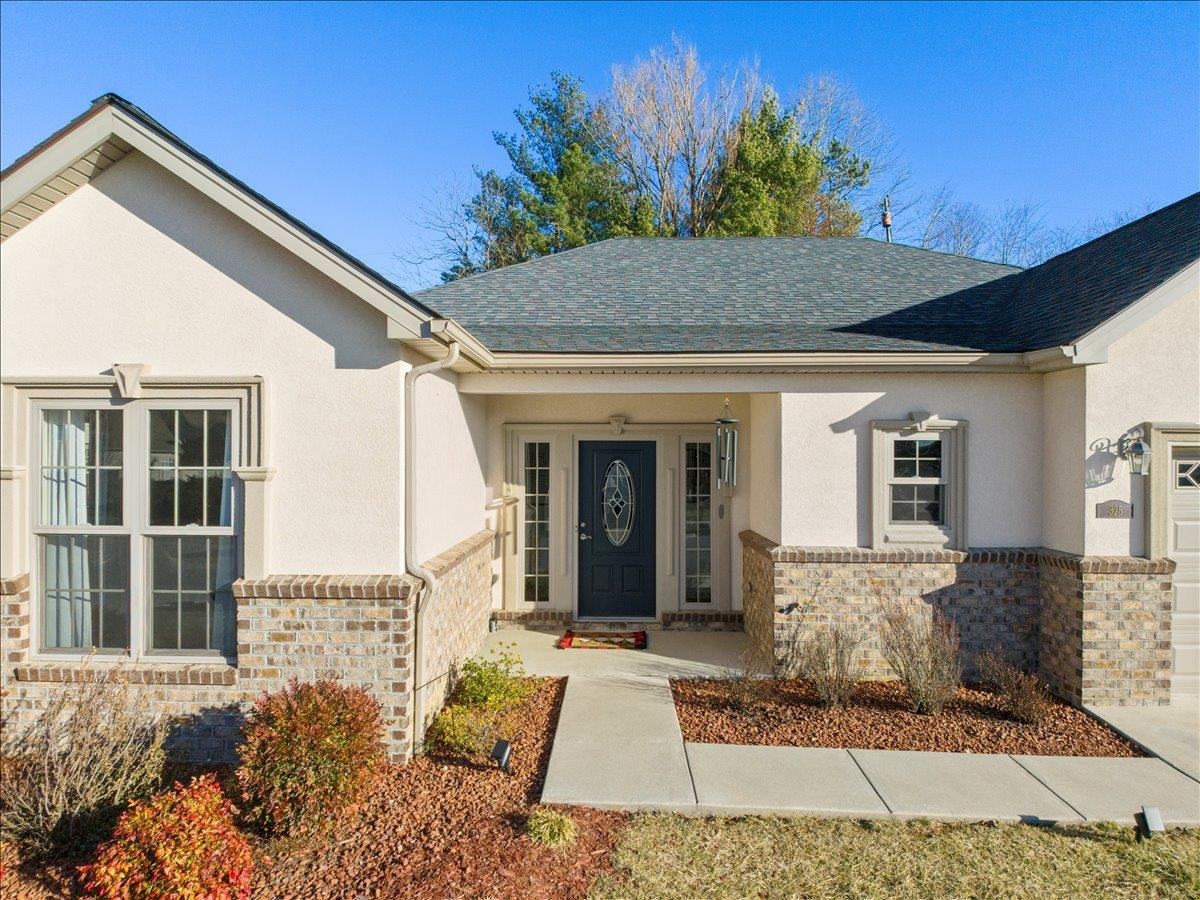 325 Colin Reid Pass Pass NW