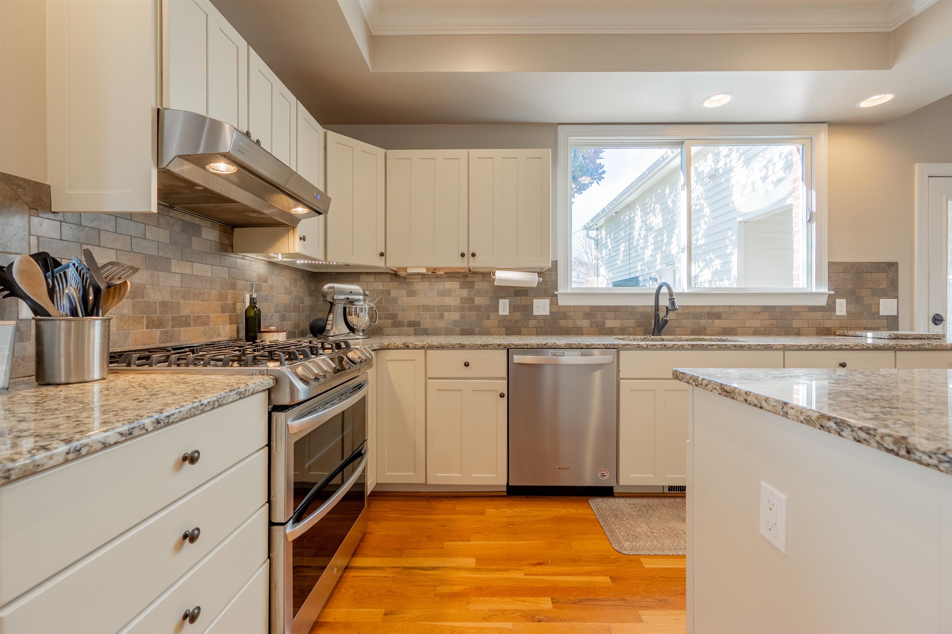 2203 Hardwick Street