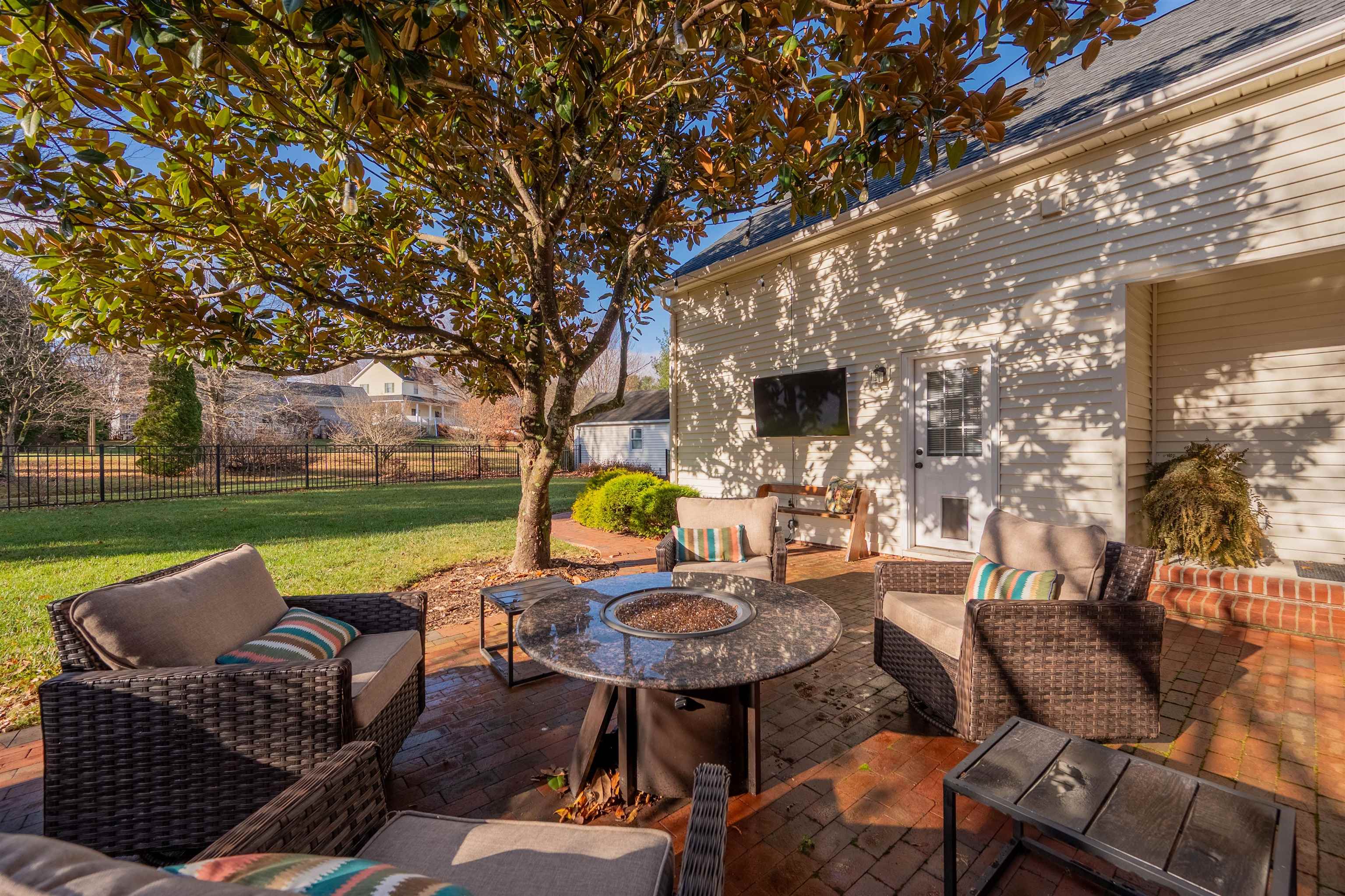 2203 Hardwick Street