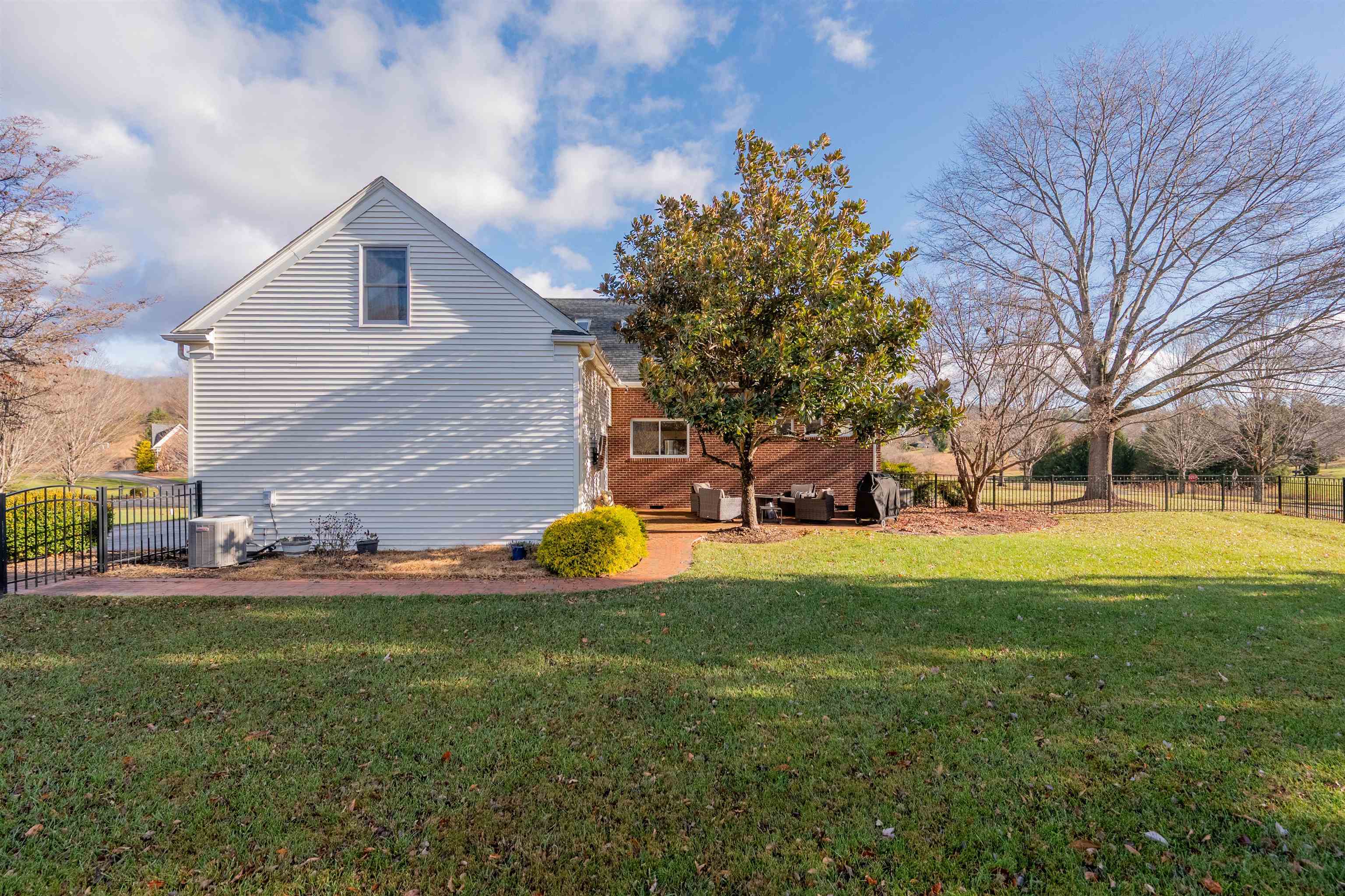 2203 Hardwick Street