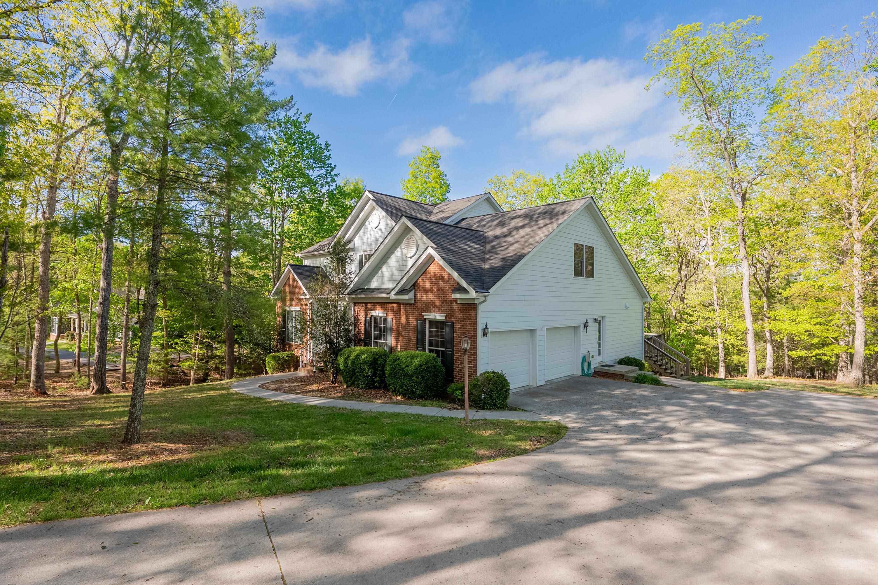960 Coalwood Way