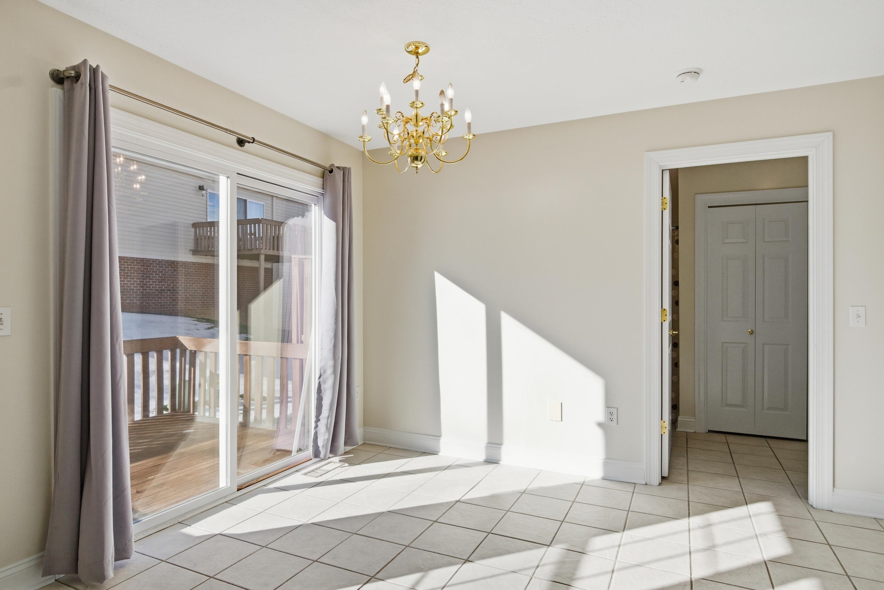 380 OAKTREE Boulevard