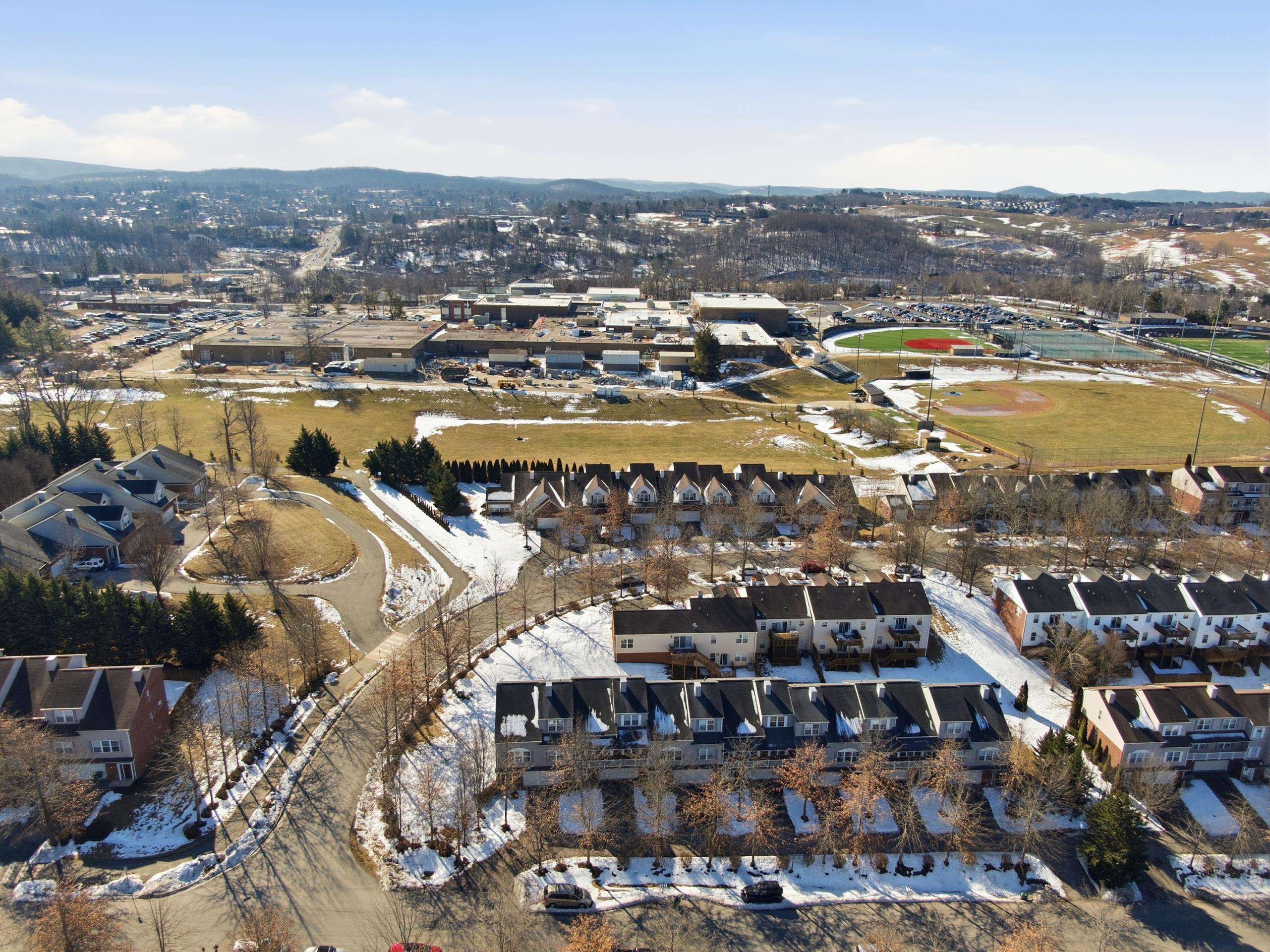 380 OAKTREE Boulevard