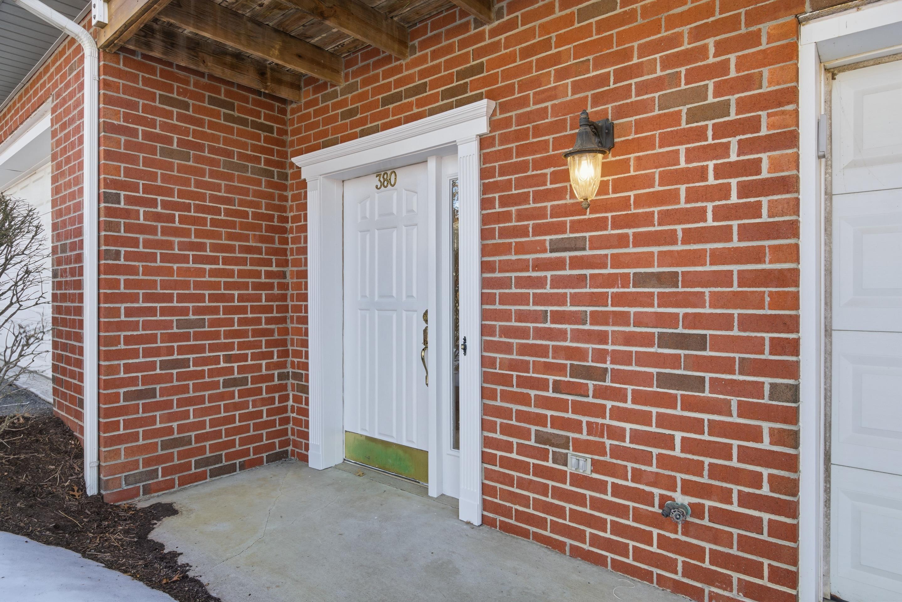 380 OAKTREE Boulevard