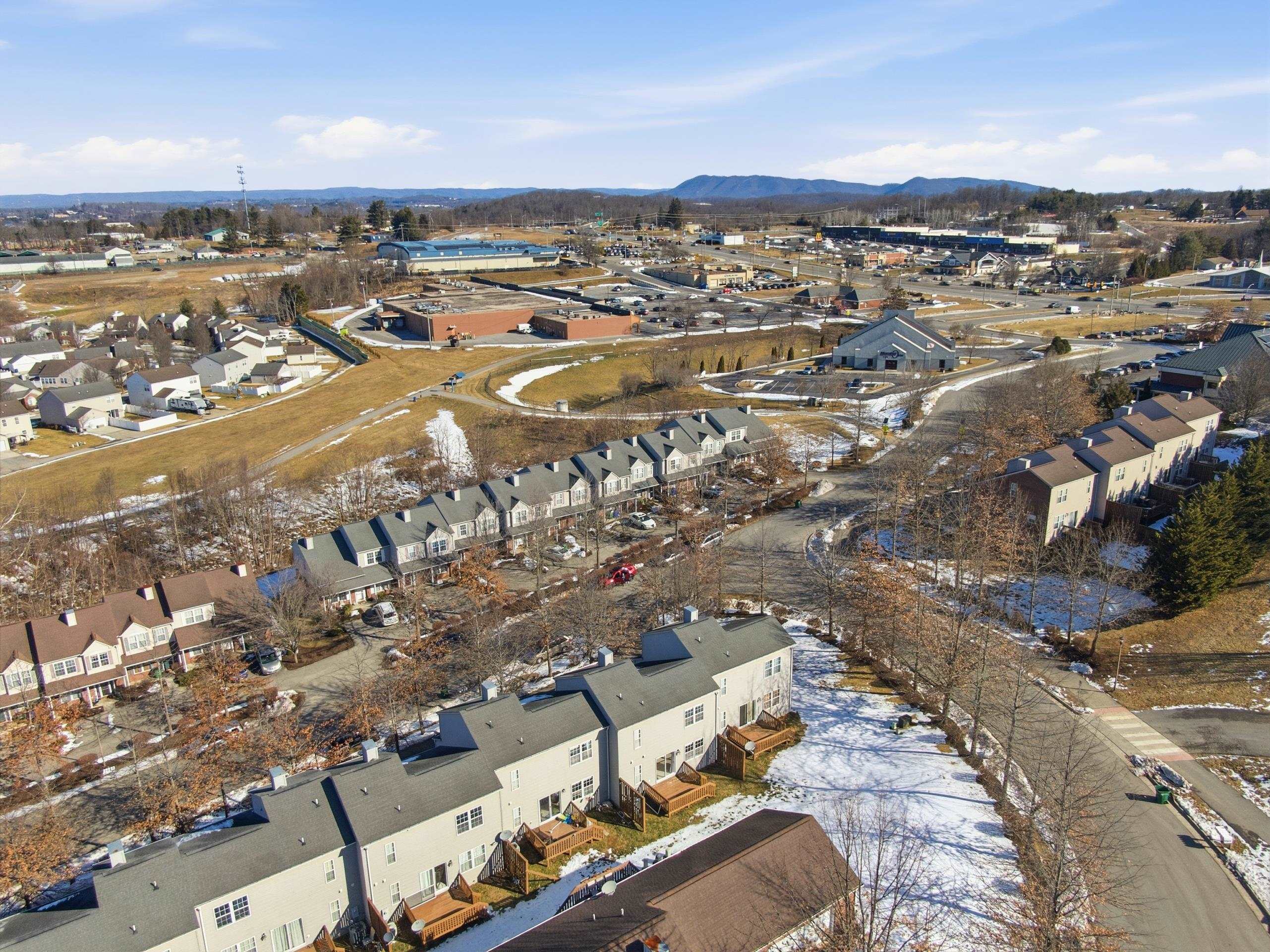 380 OAKTREE Boulevard