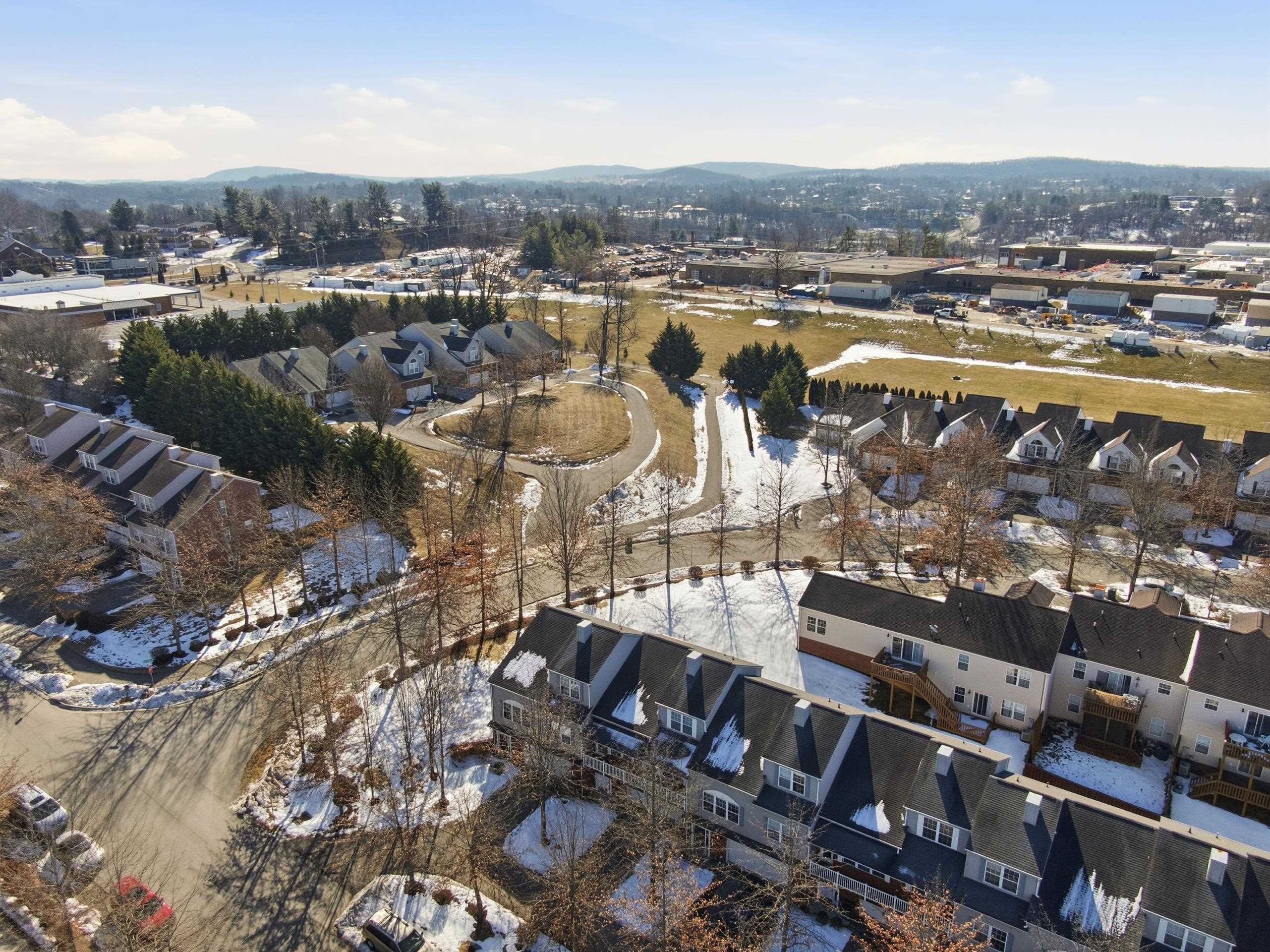 380 OAKTREE Boulevard