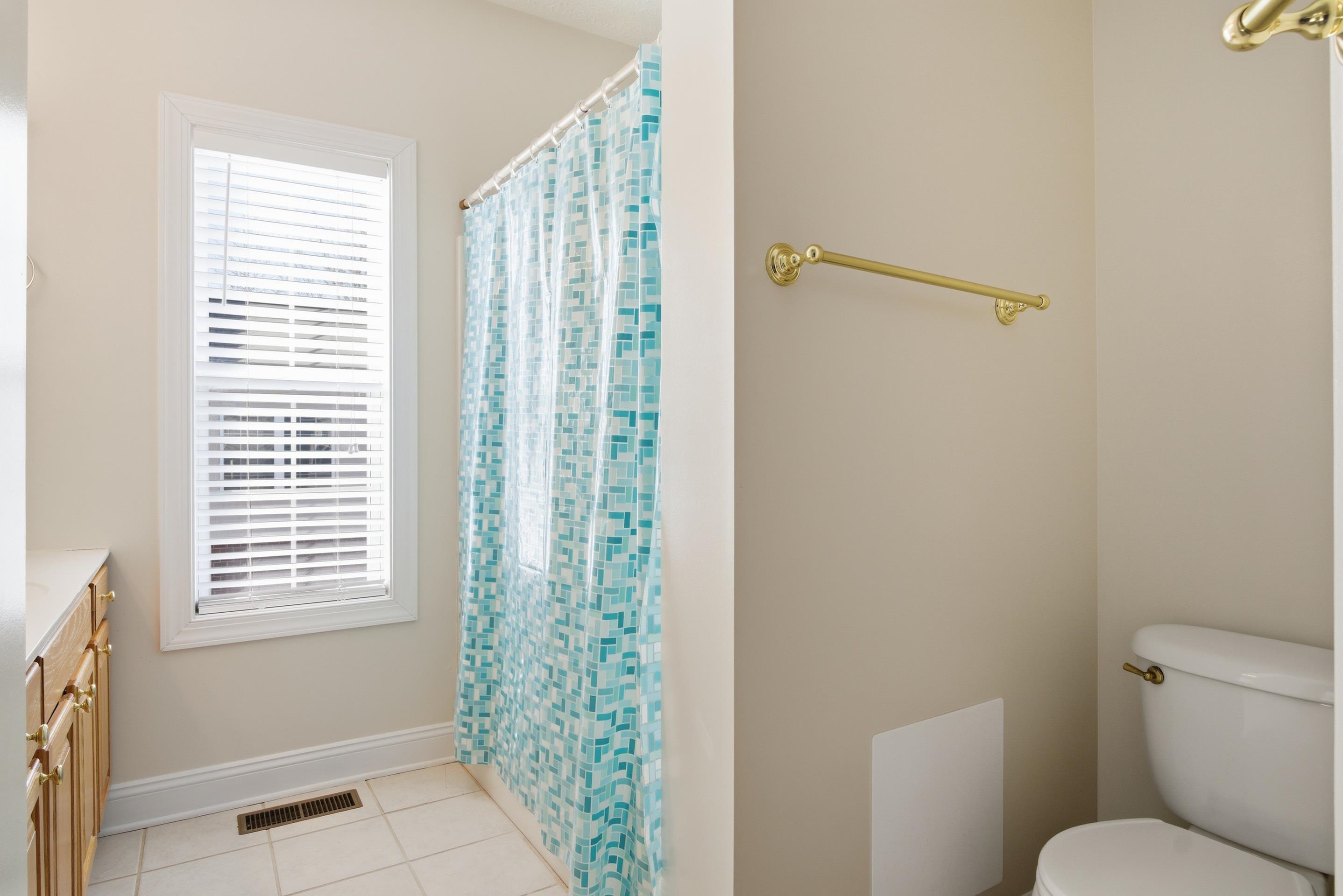 380 OAKTREE Boulevard