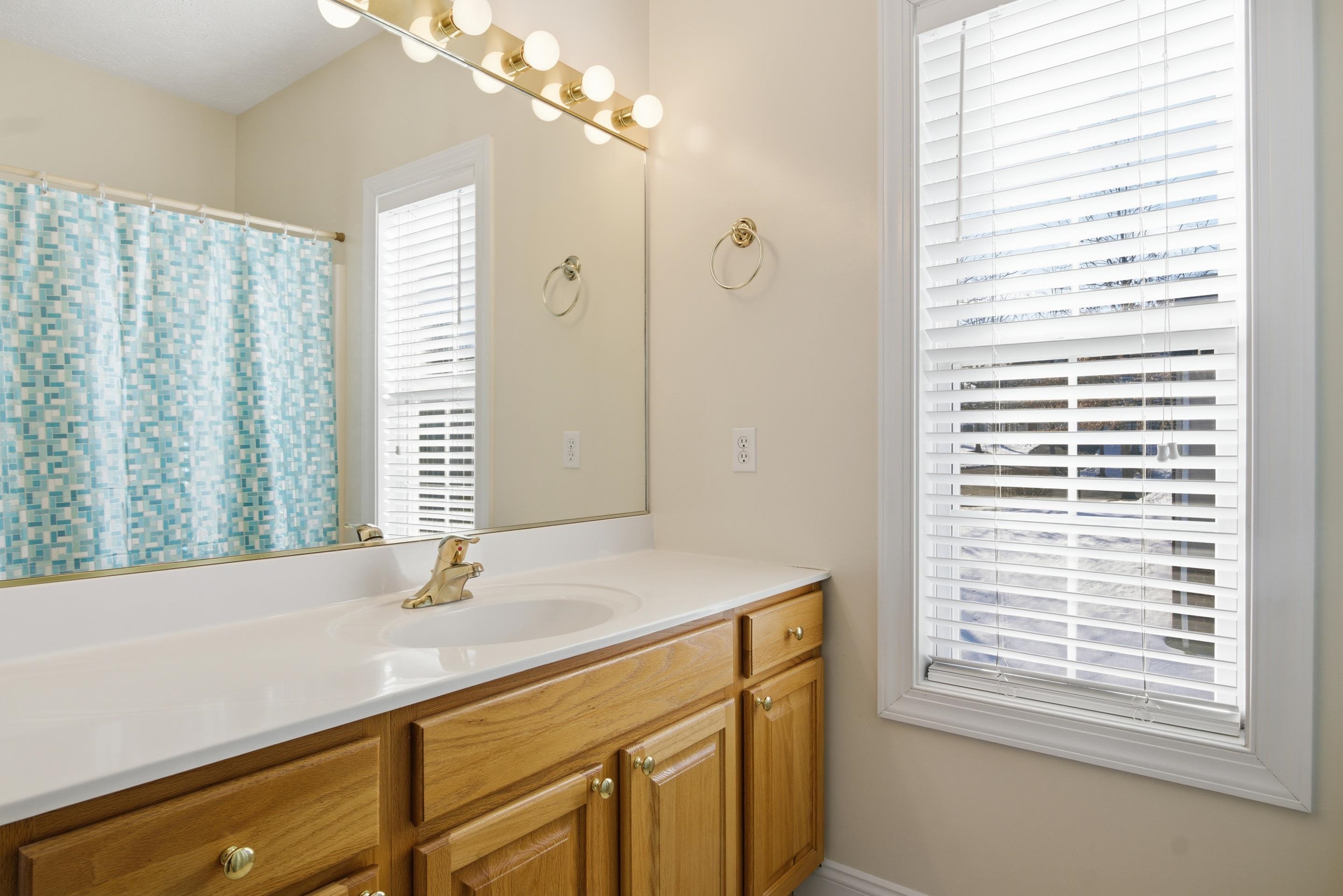 380 OAKTREE Boulevard