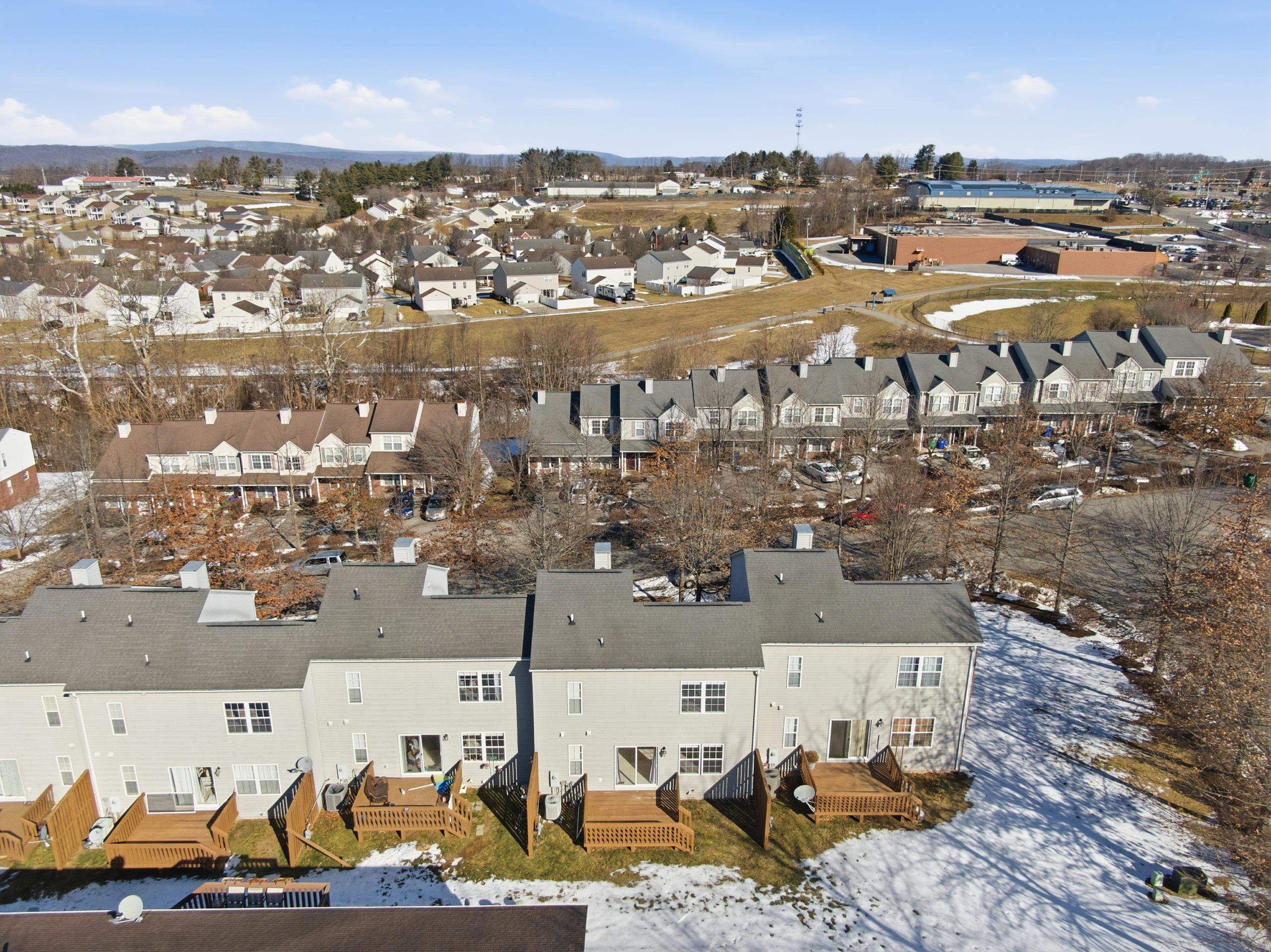 380 OAKTREE Boulevard