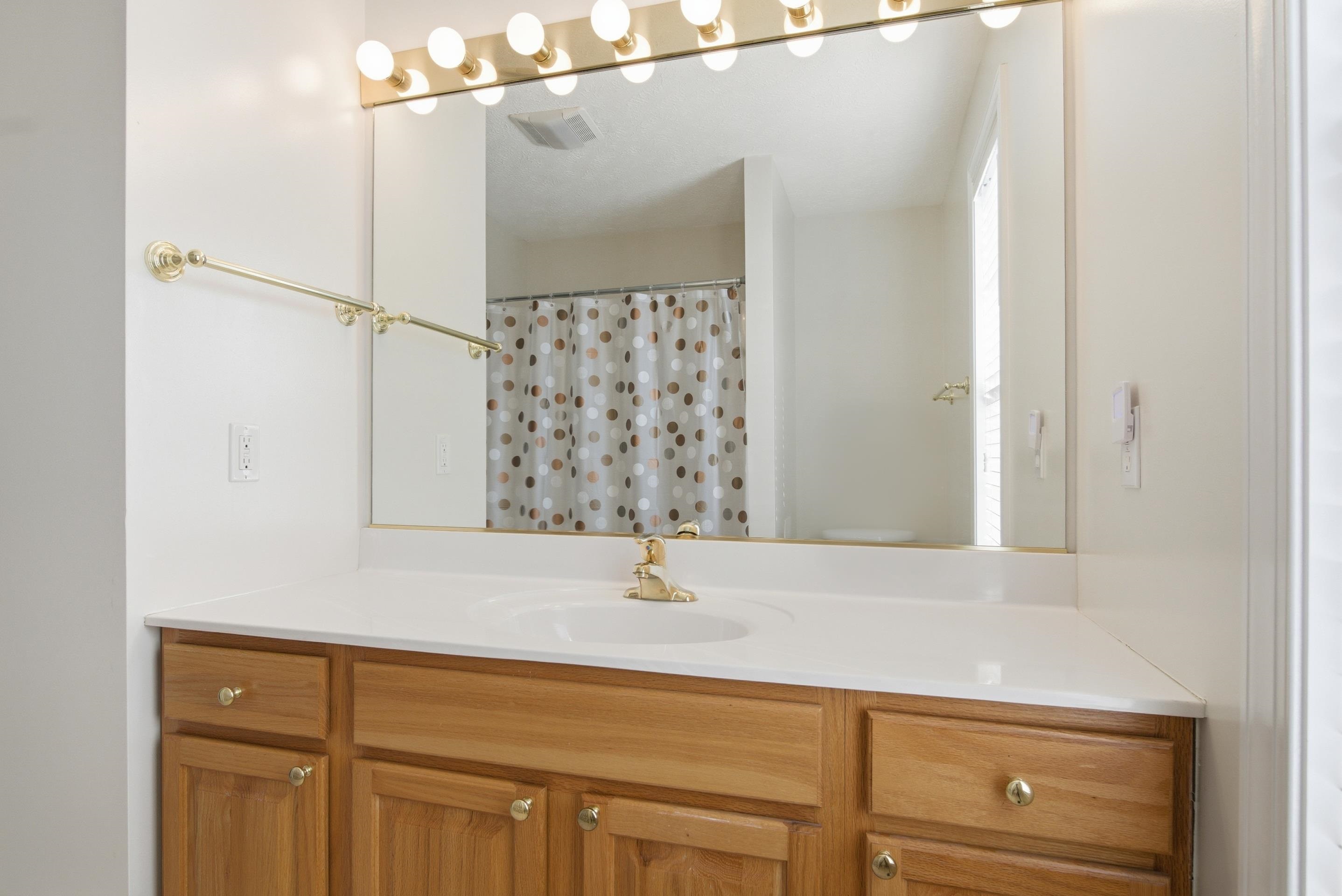 380 OAKTREE Boulevard