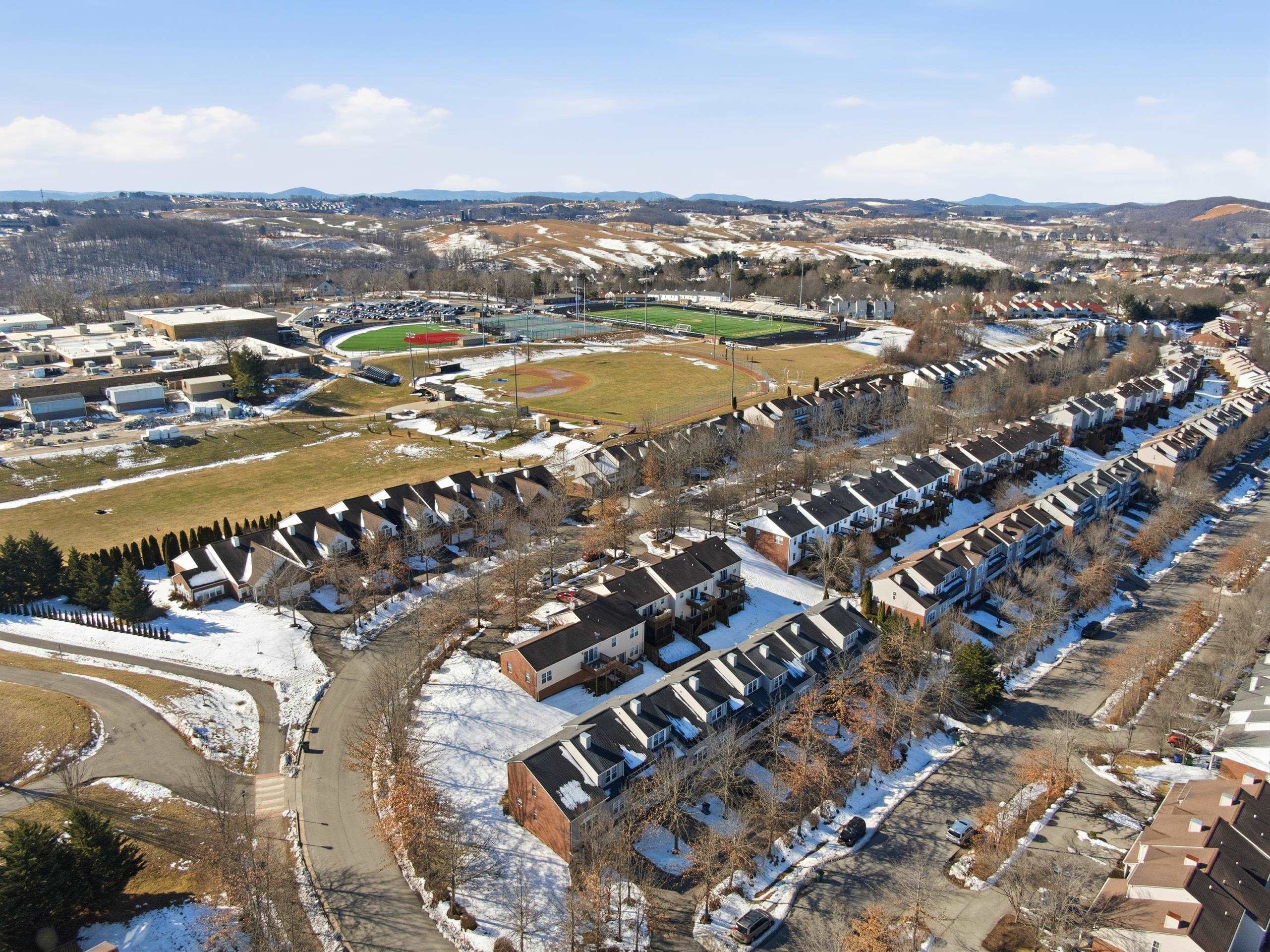 380 OAKTREE Boulevard