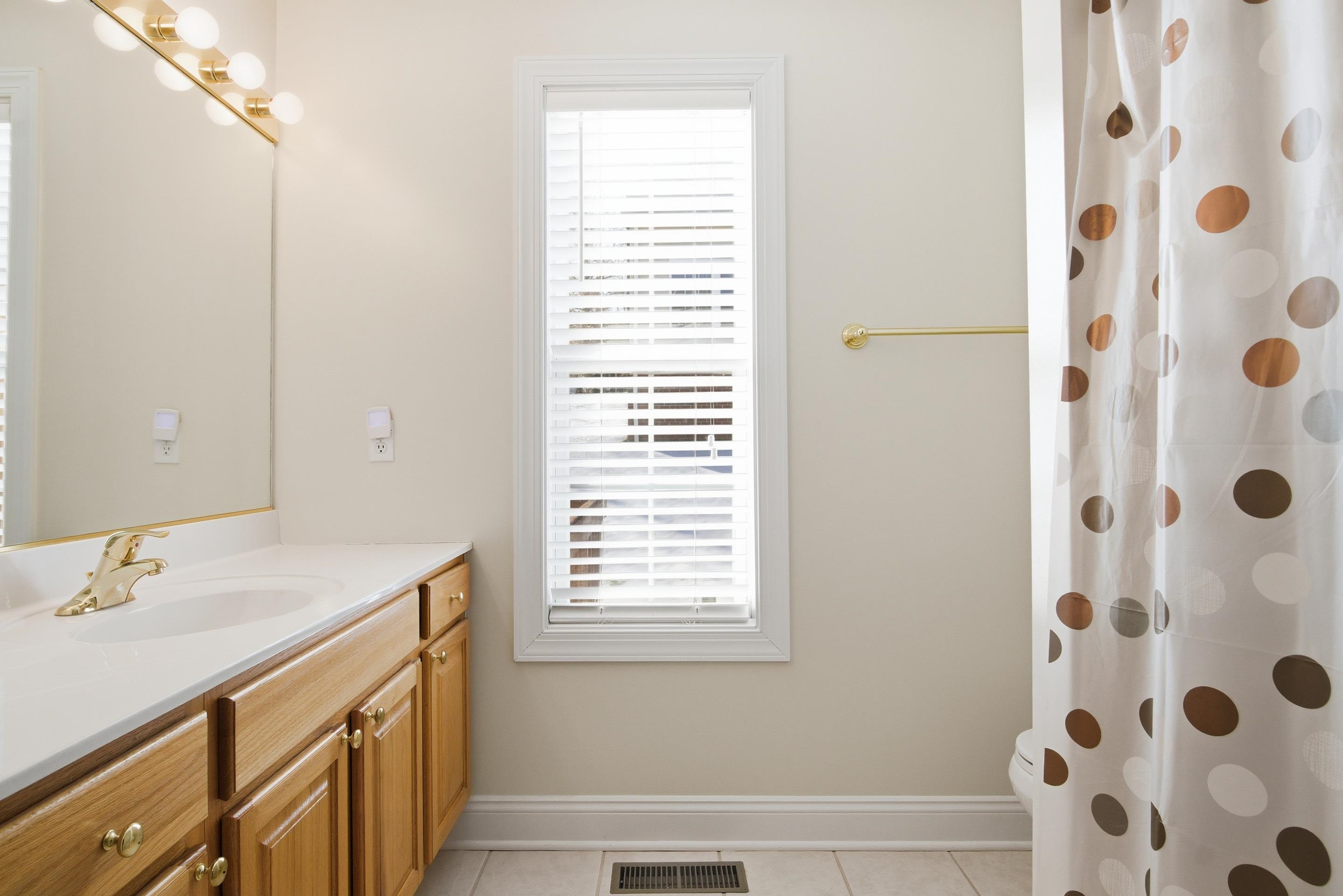 380 OAKTREE Boulevard