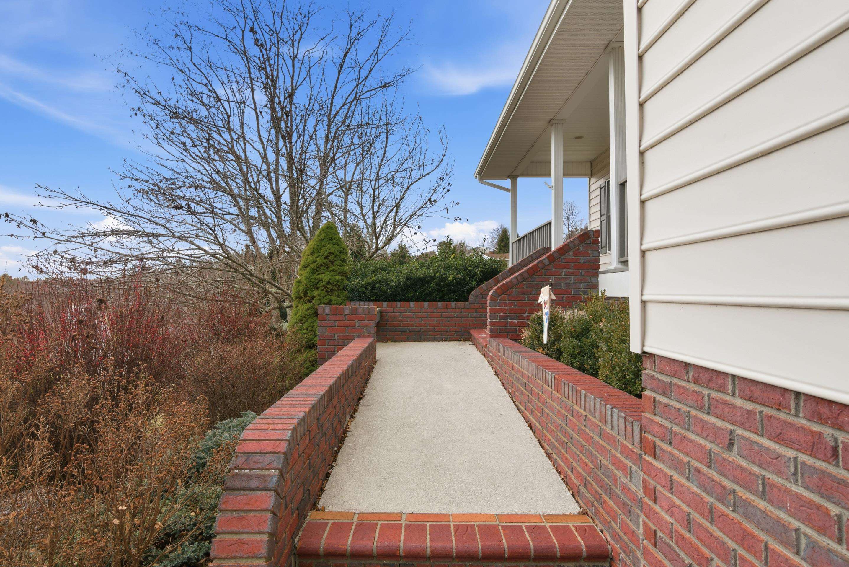 408 Cedar Orchard Dr W Drive W