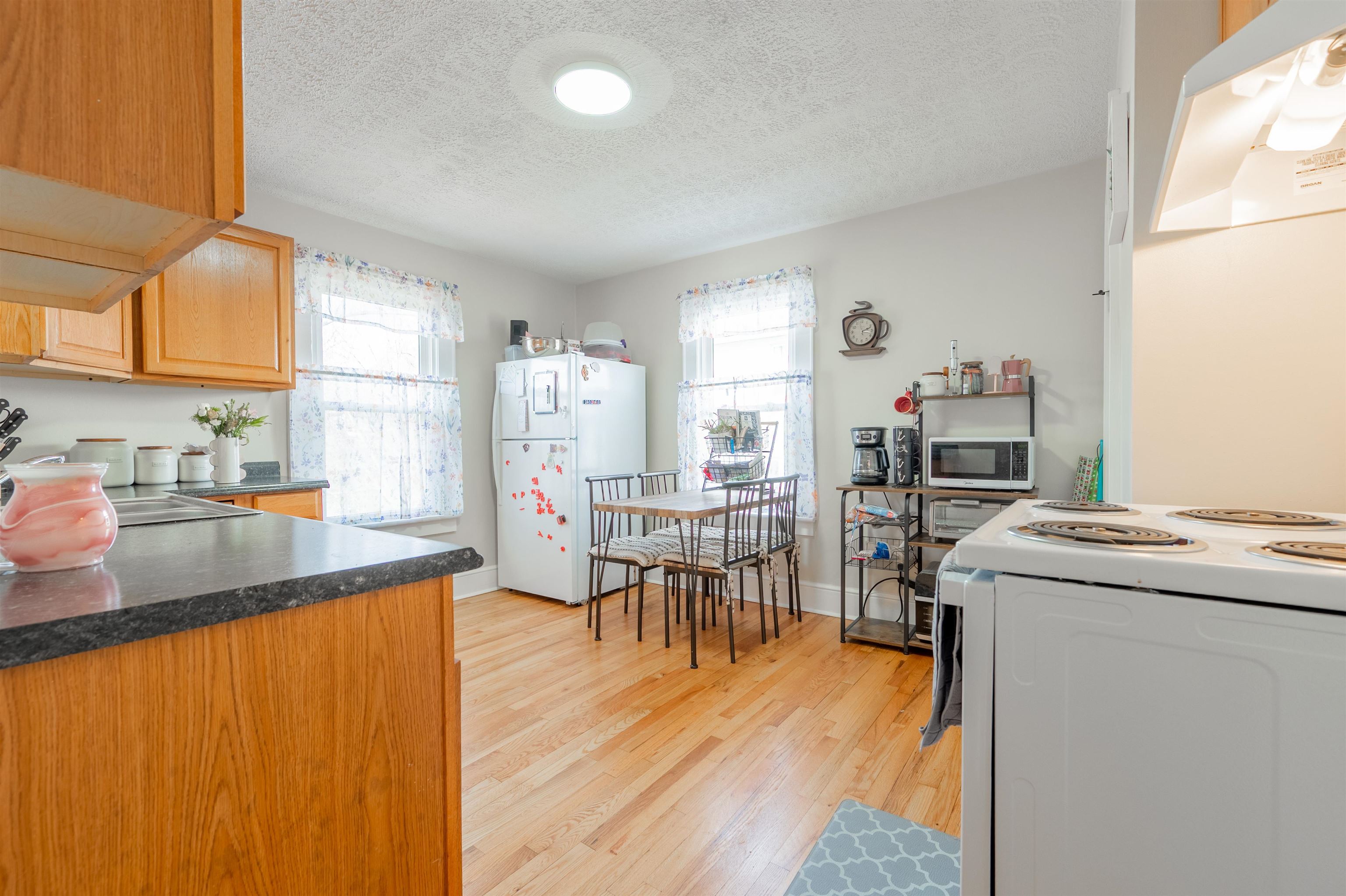 770 W WASHINGTON Street