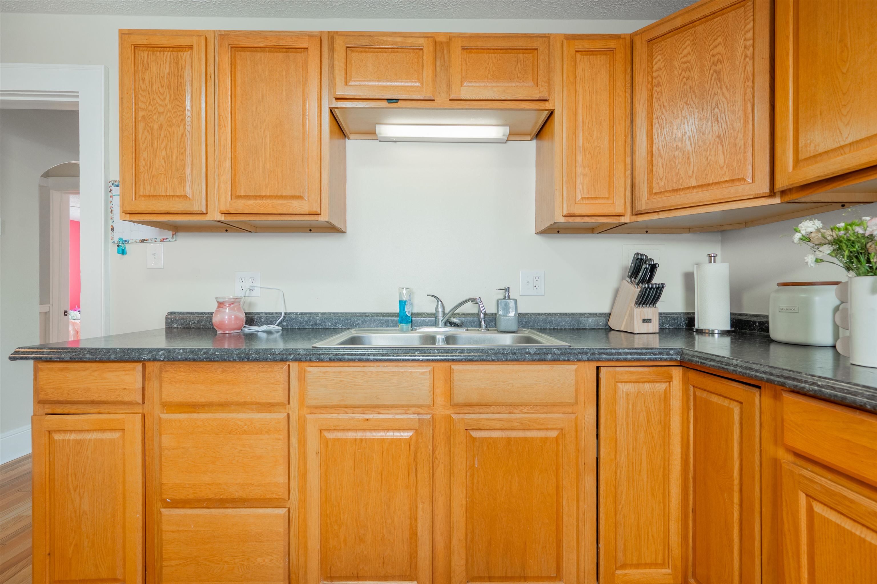 770 W WASHINGTON Street