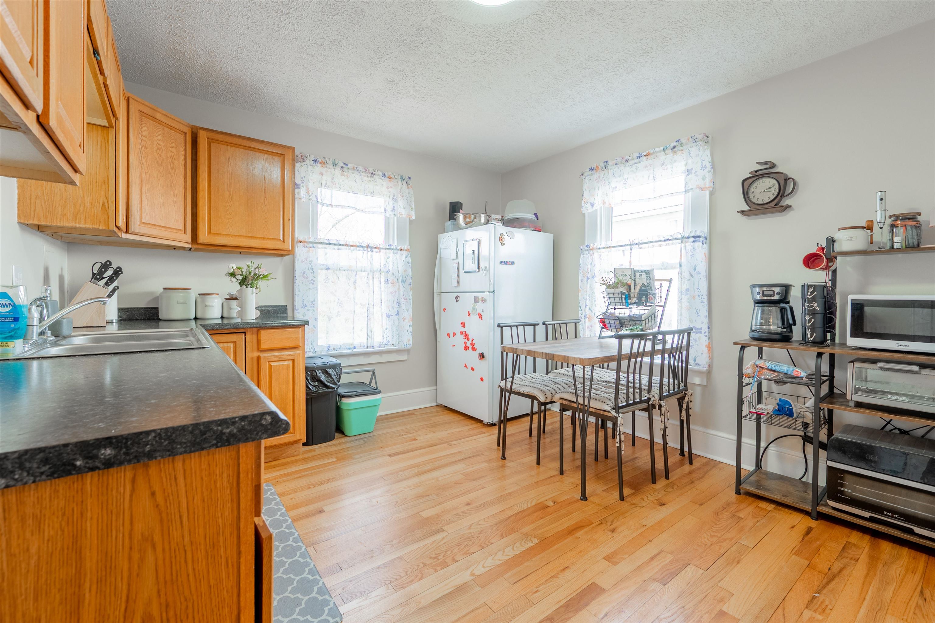 770 W WASHINGTON Street