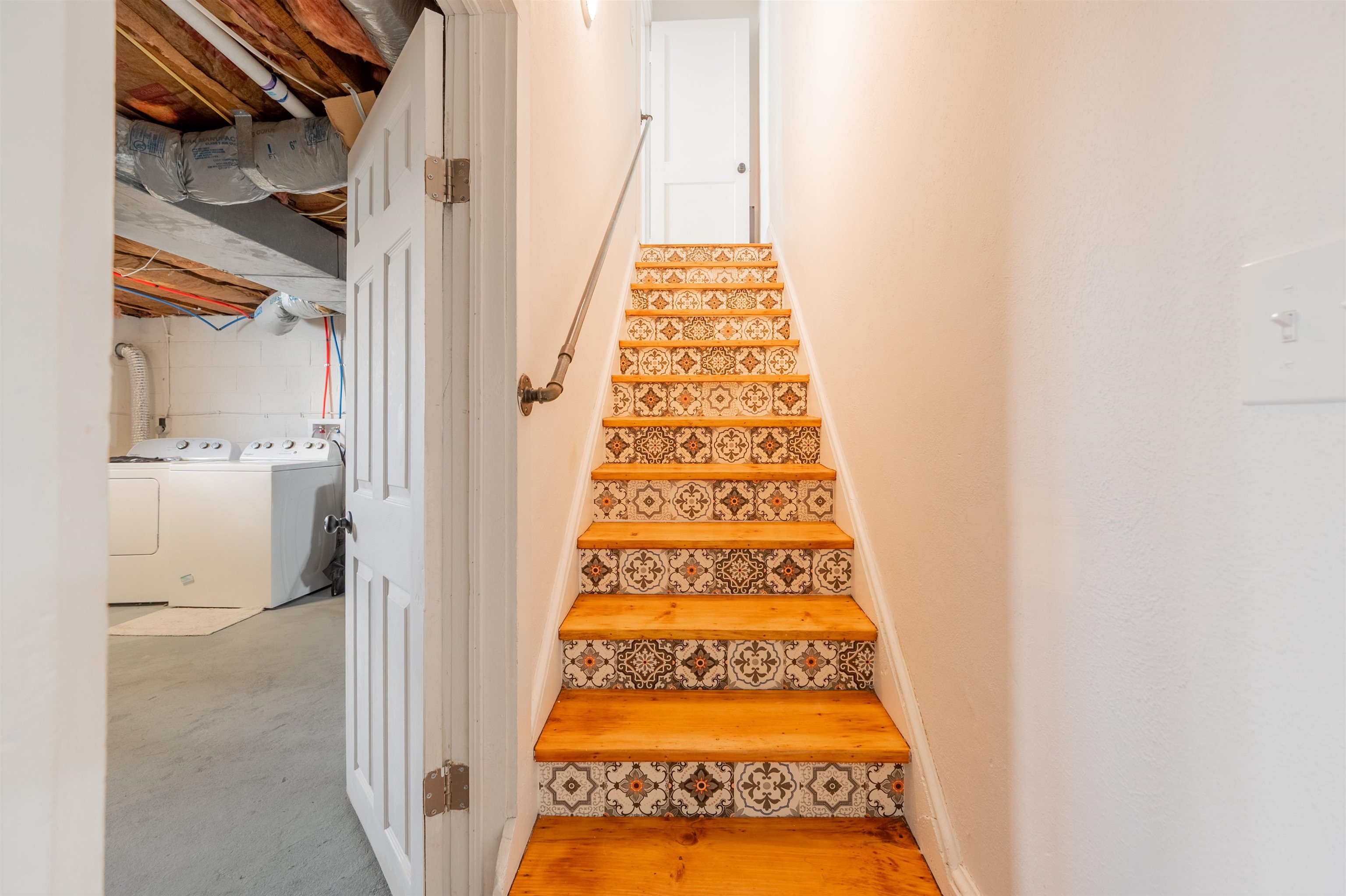 770 W WASHINGTON Street