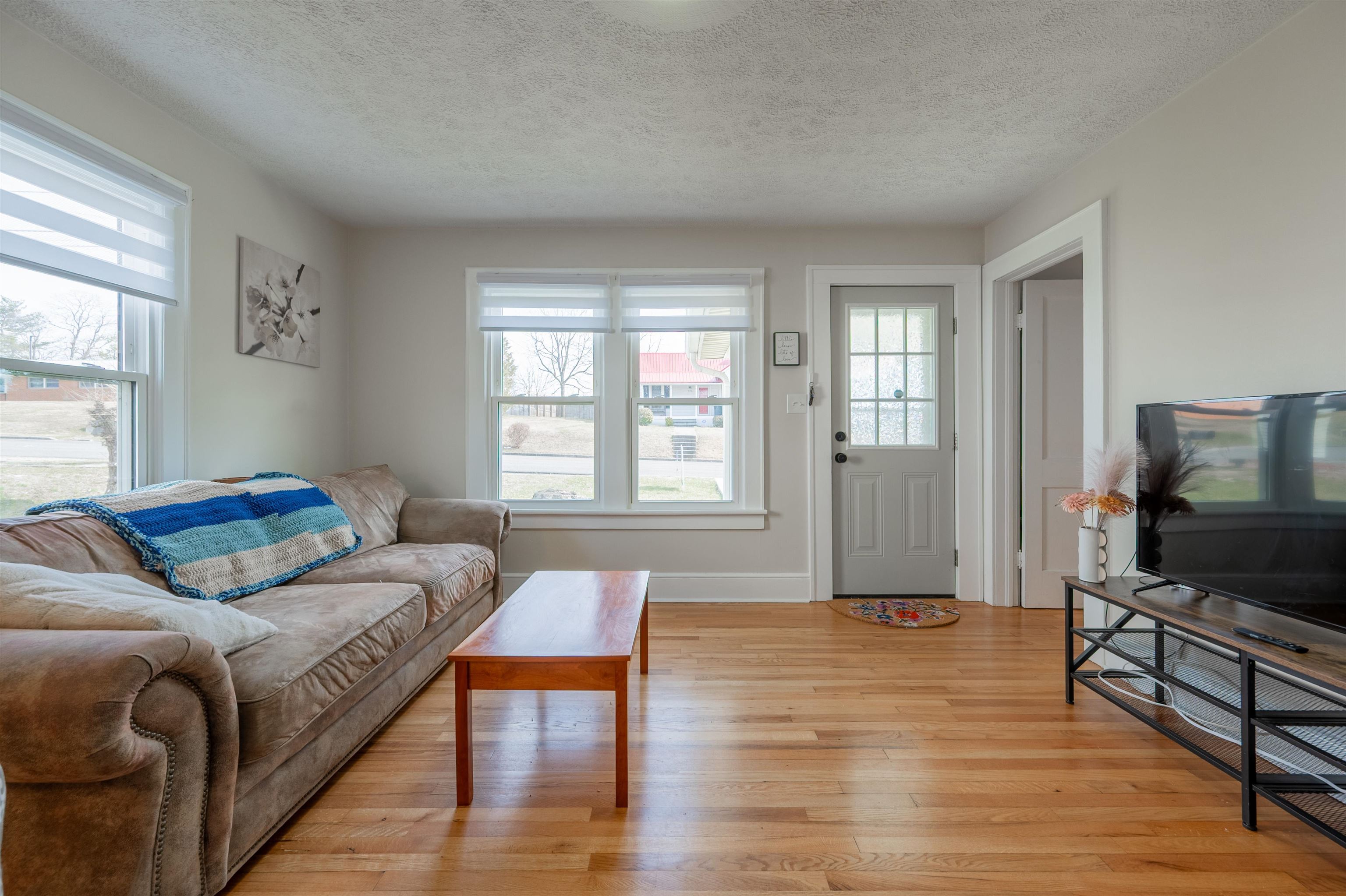 770 W WASHINGTON Street