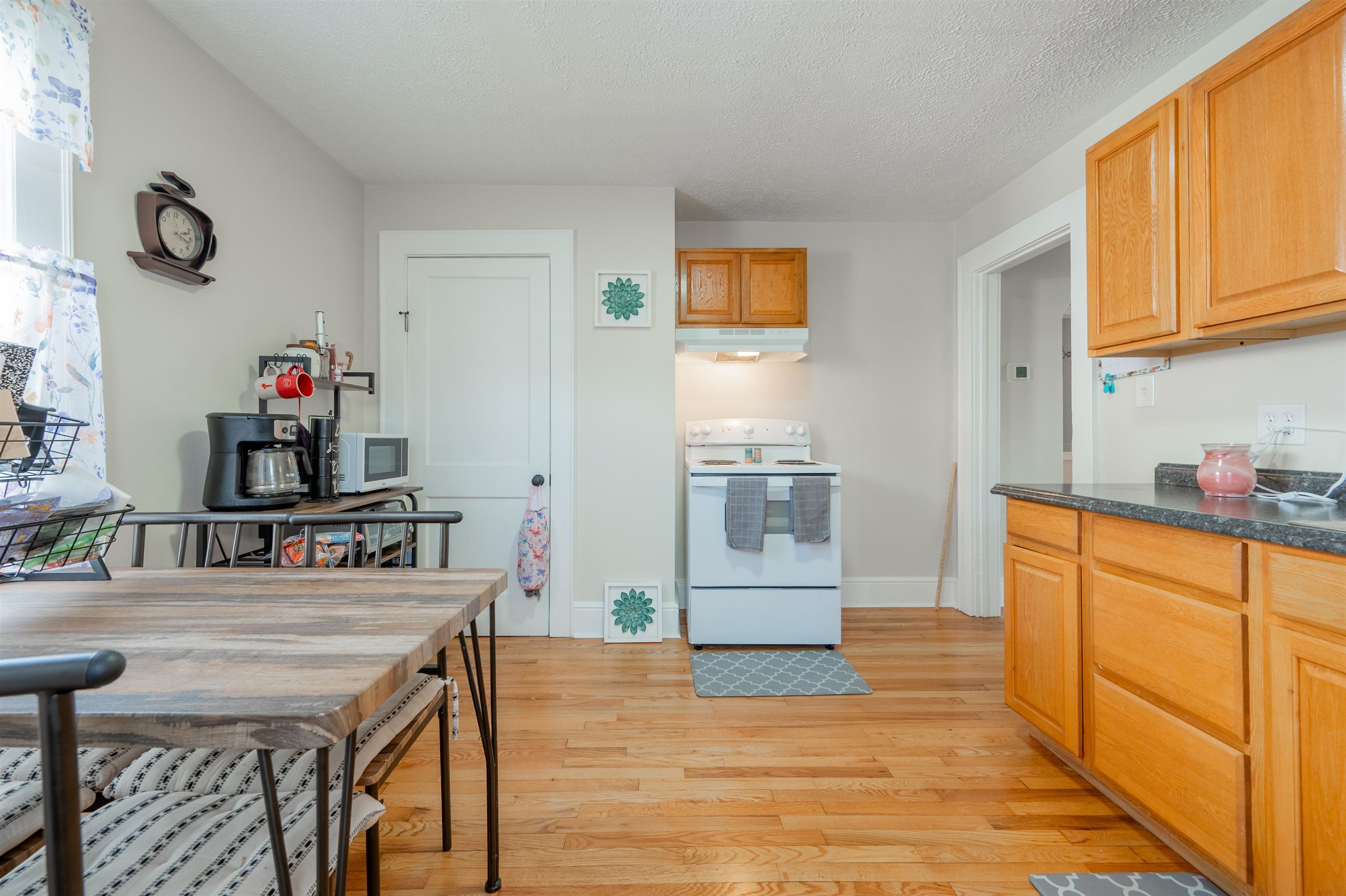 770 W WASHINGTON Street