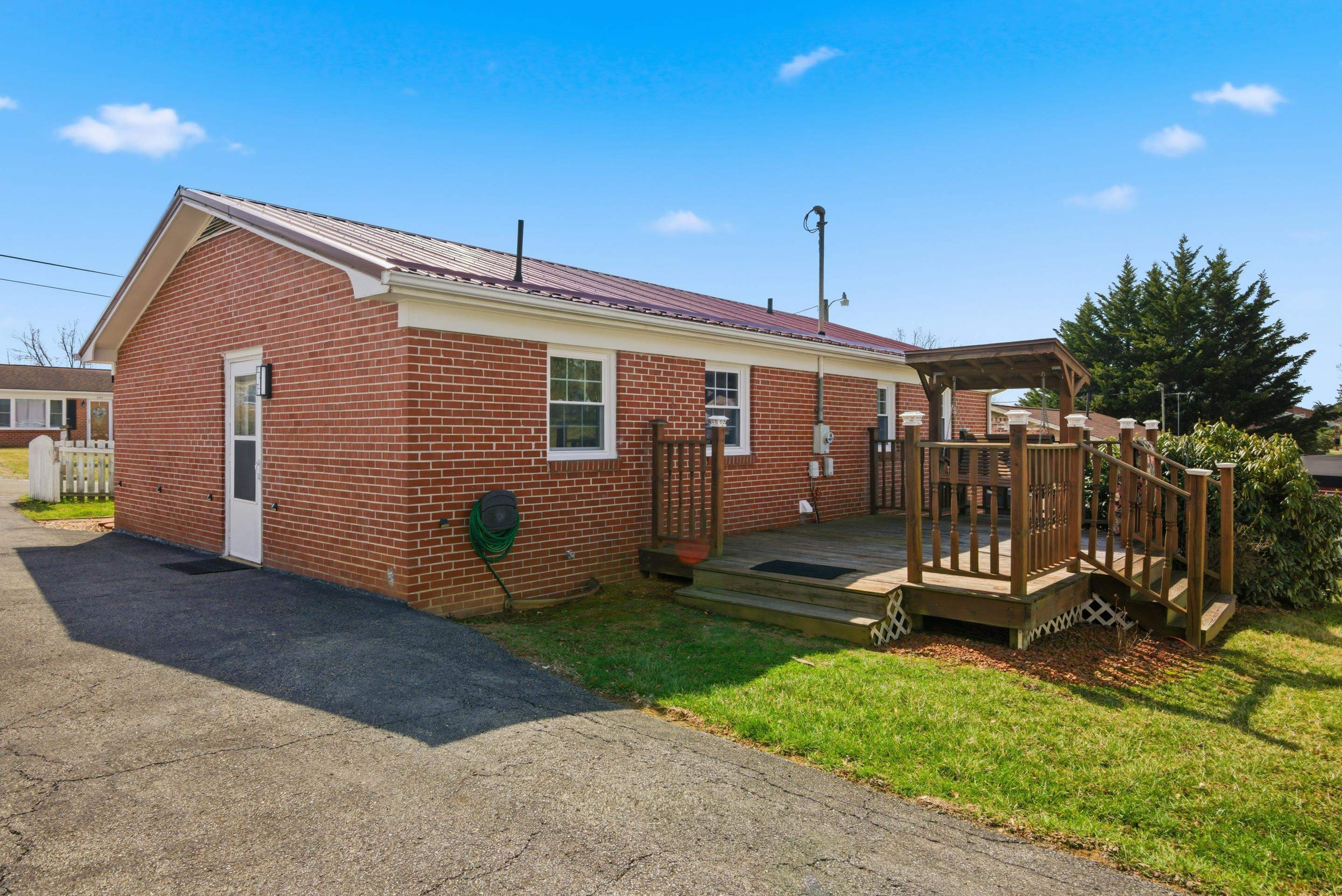 5495 Mitchell Drive