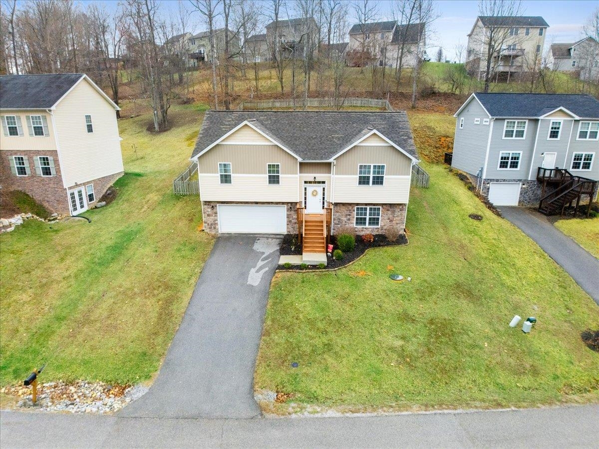 1041 ST CLAIR Lane