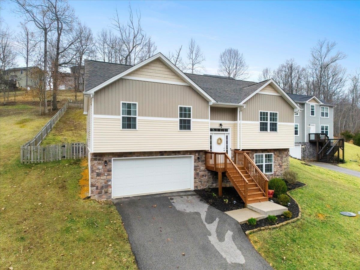 1041 ST CLAIR Lane