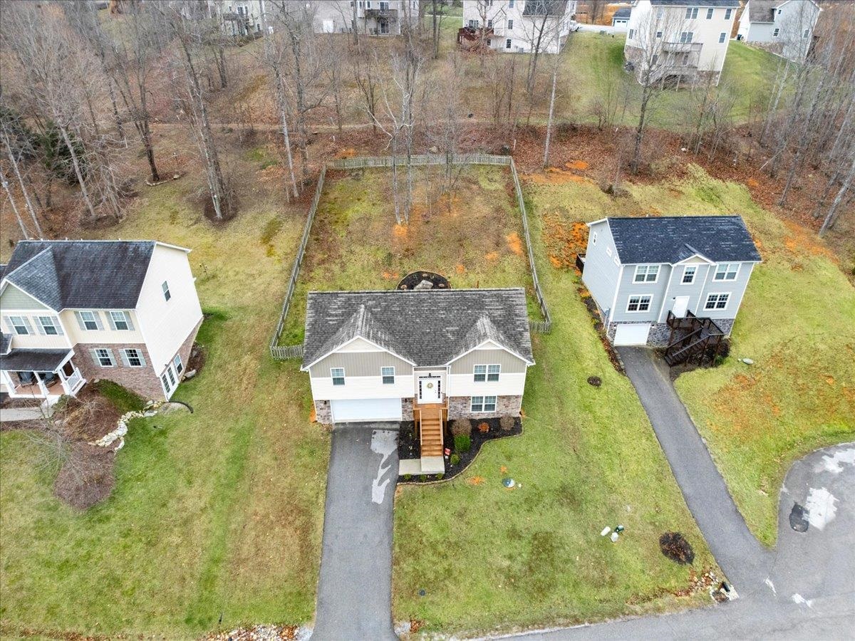 1041 ST CLAIR Lane