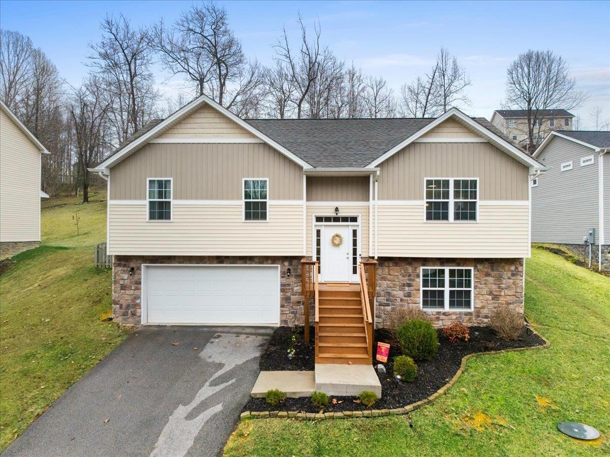 1041 ST CLAIR Lane