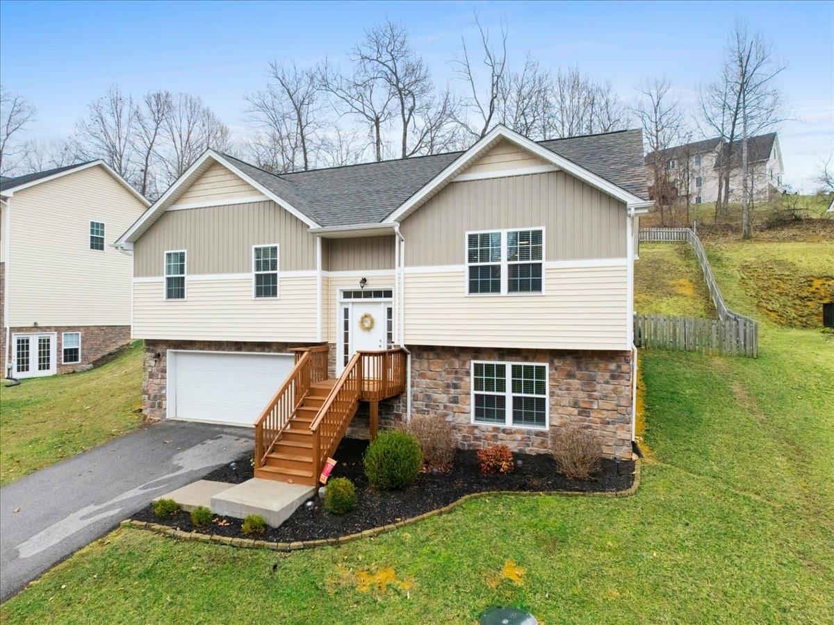 1041 ST CLAIR Lane