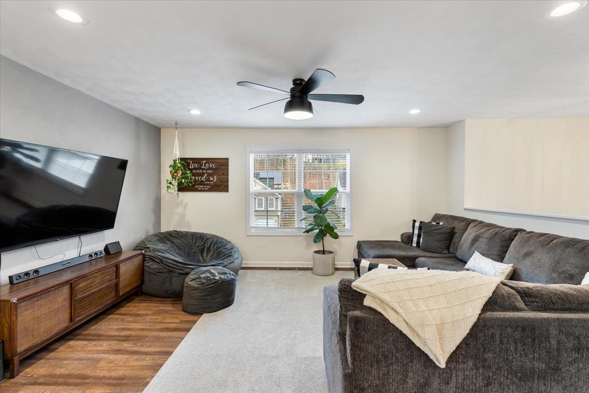 1041 ST CLAIR Lane