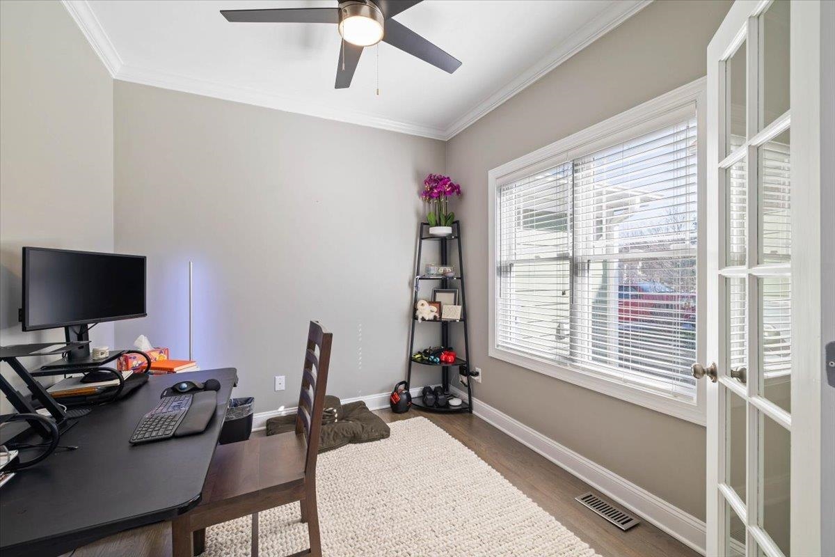 802 Petra Pass