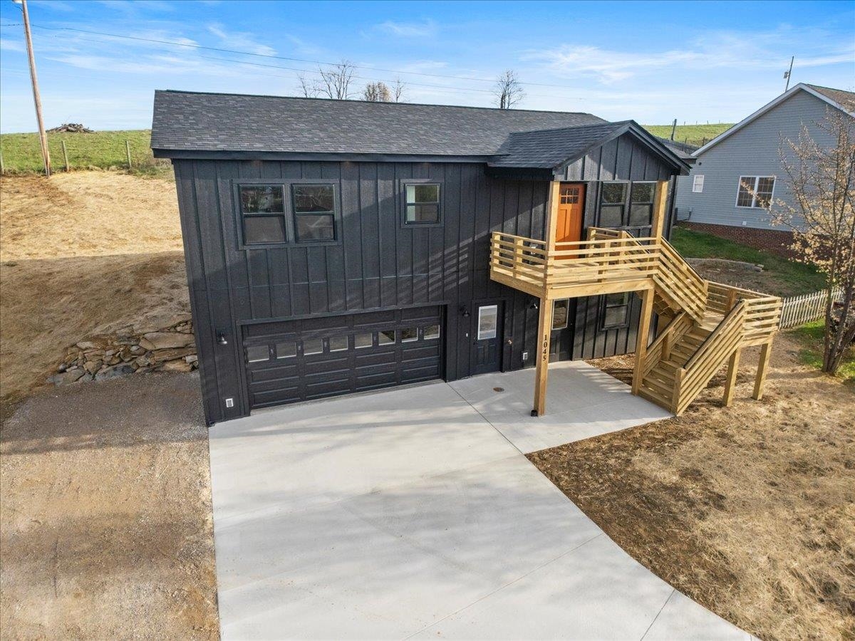 1045 BEAVER Drive