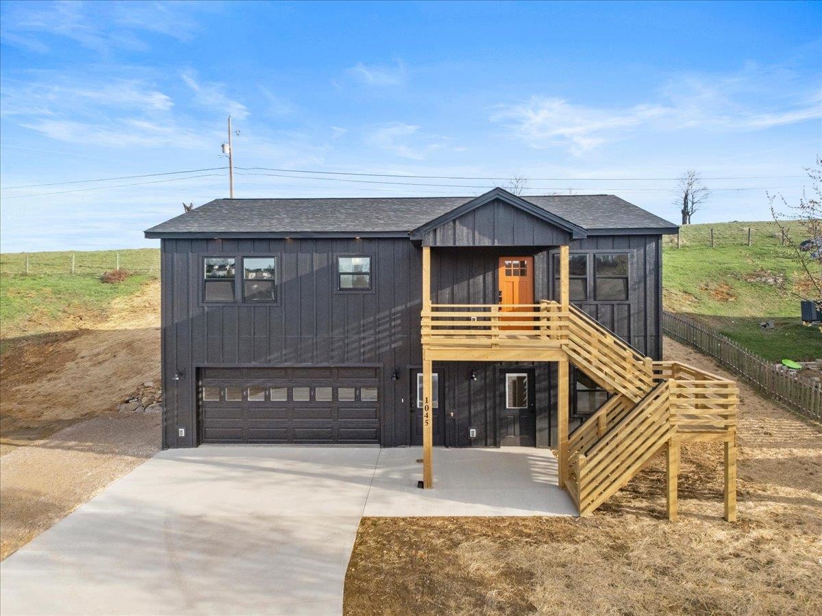 1045 BEAVER Drive