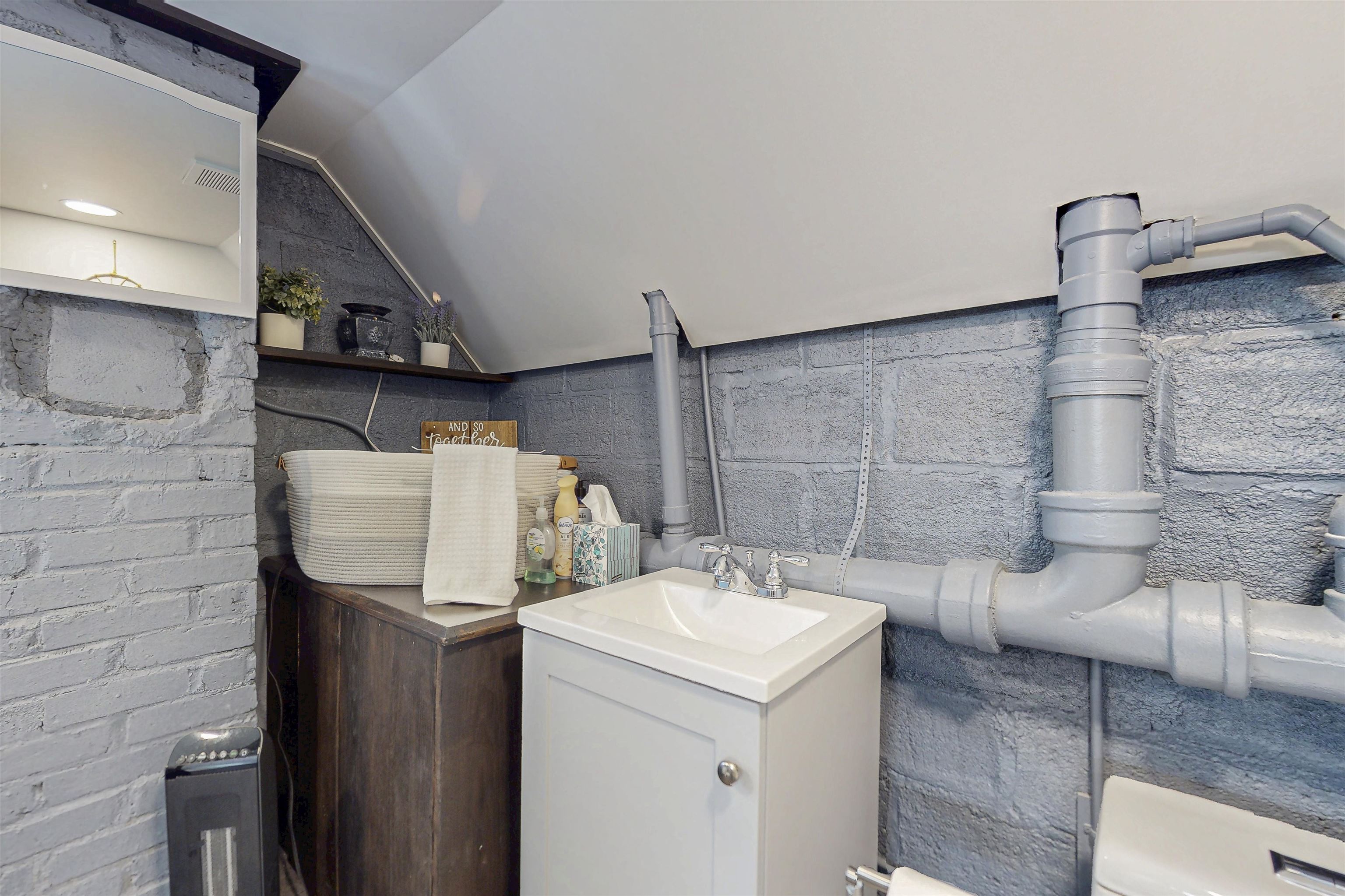 213 CHRISTIANSBURG Pike NE