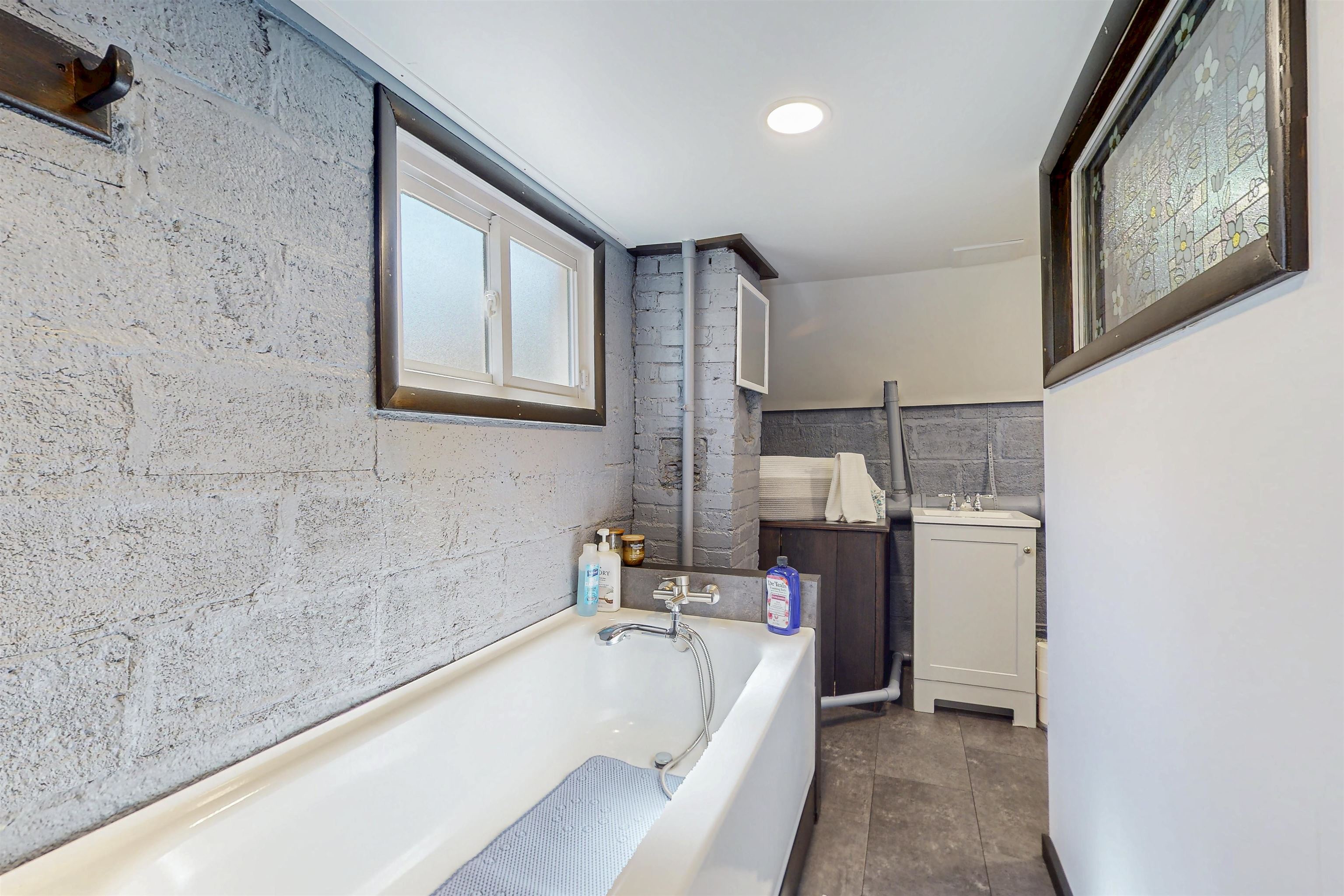 213 CHRISTIANSBURG Pike NE