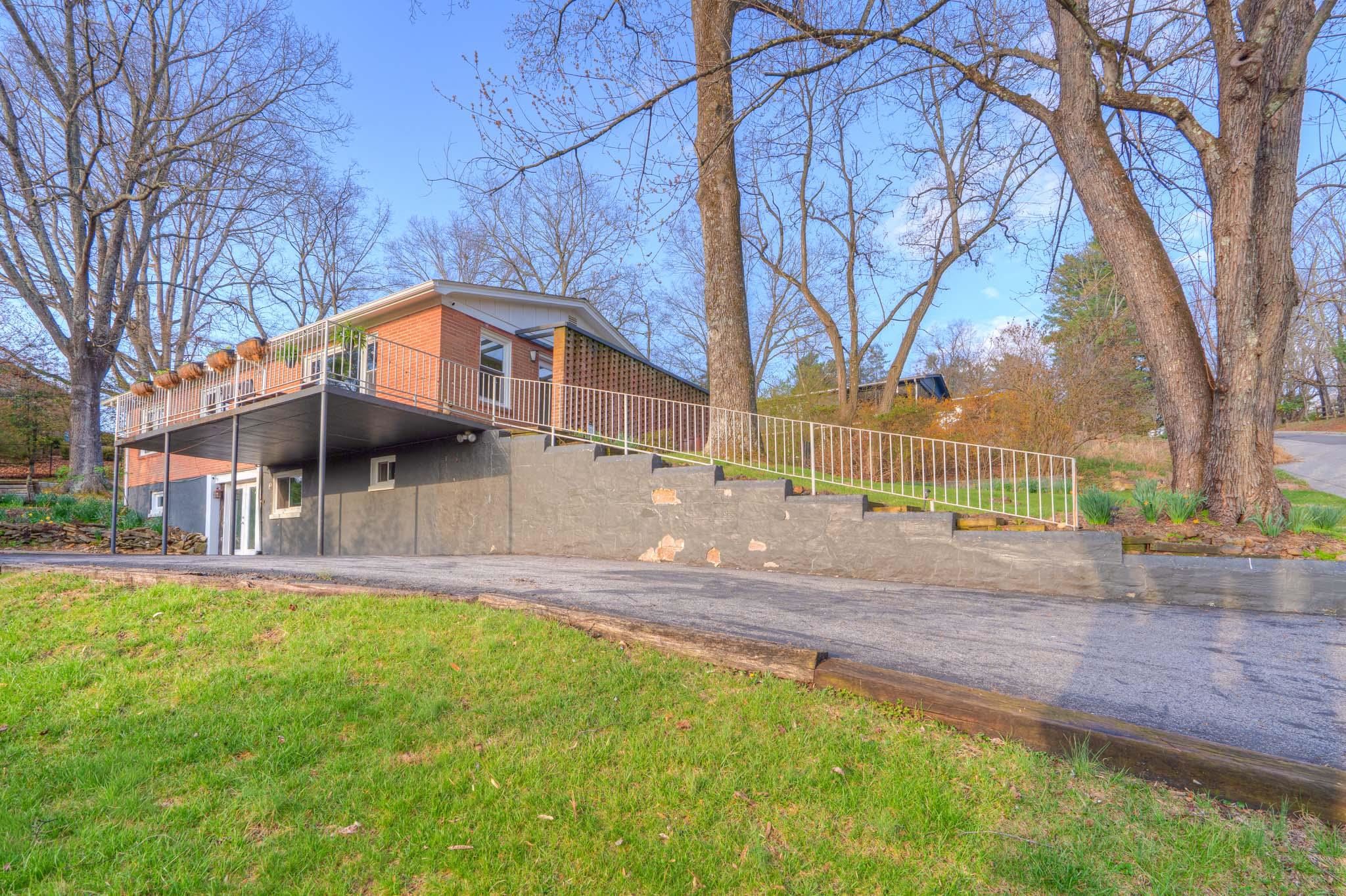 1007 Highland Circle