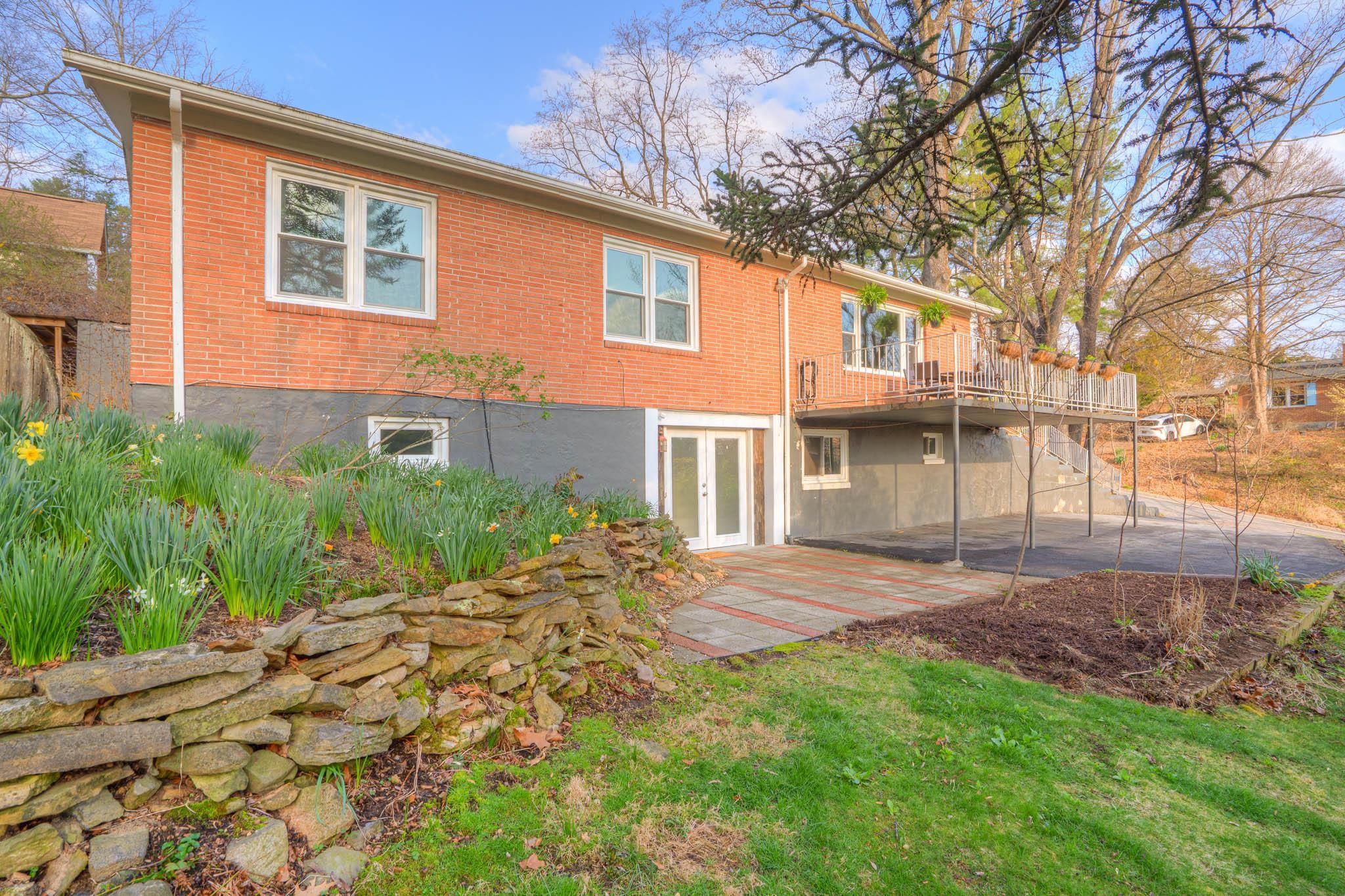 1007 Highland Circle