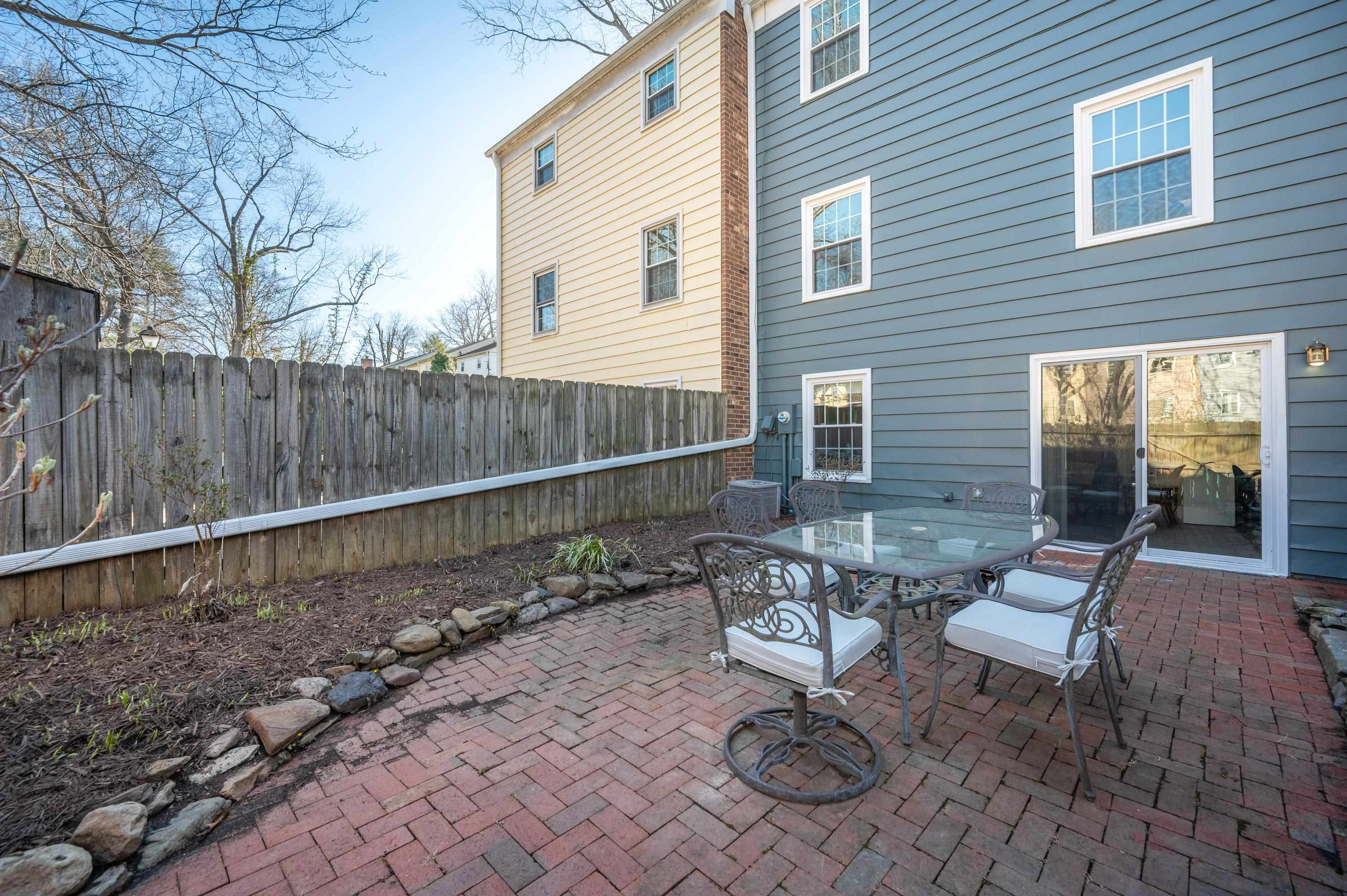 103 Yorkshire Ct Court