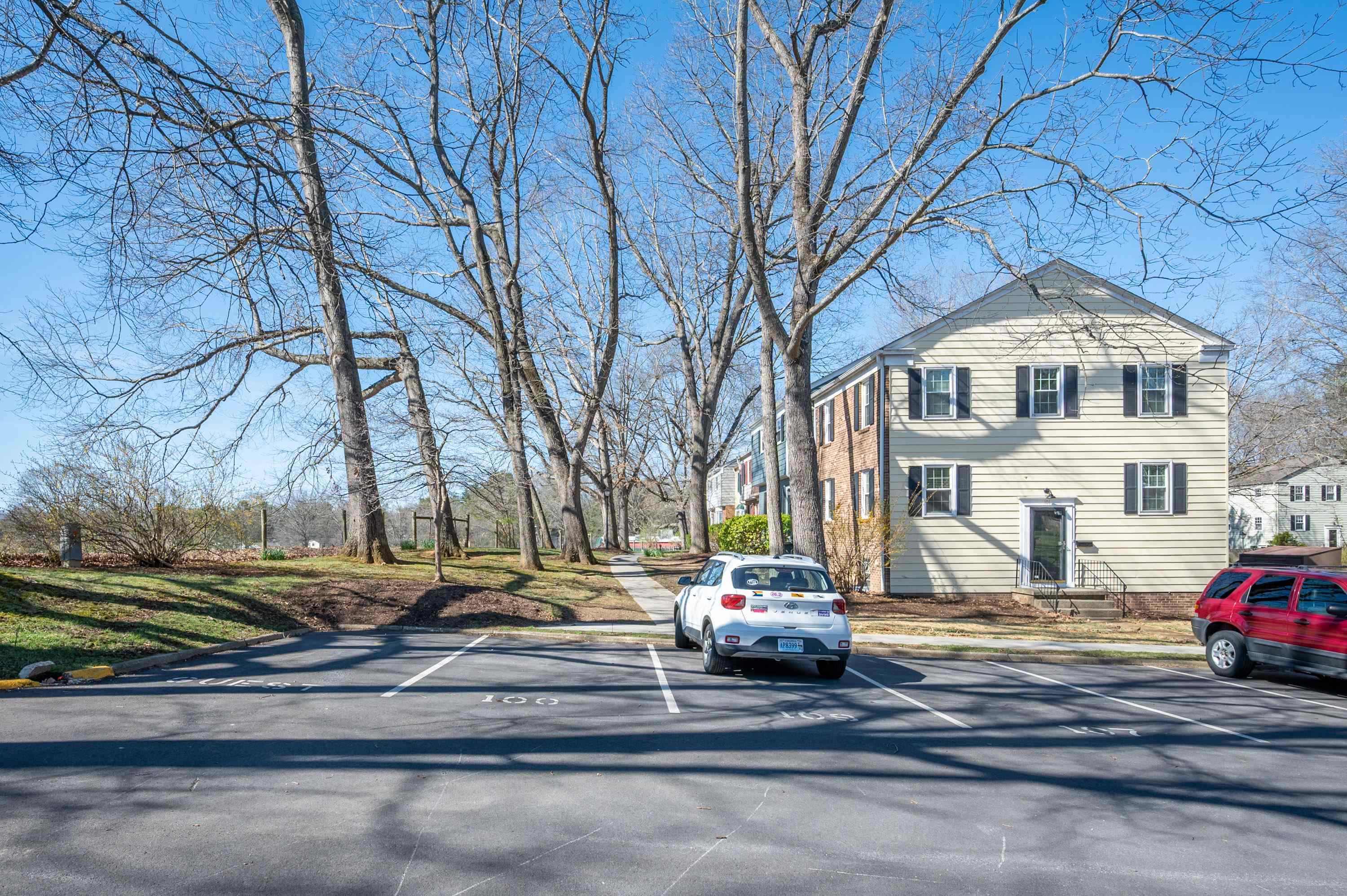 103 Yorkshire Ct Court