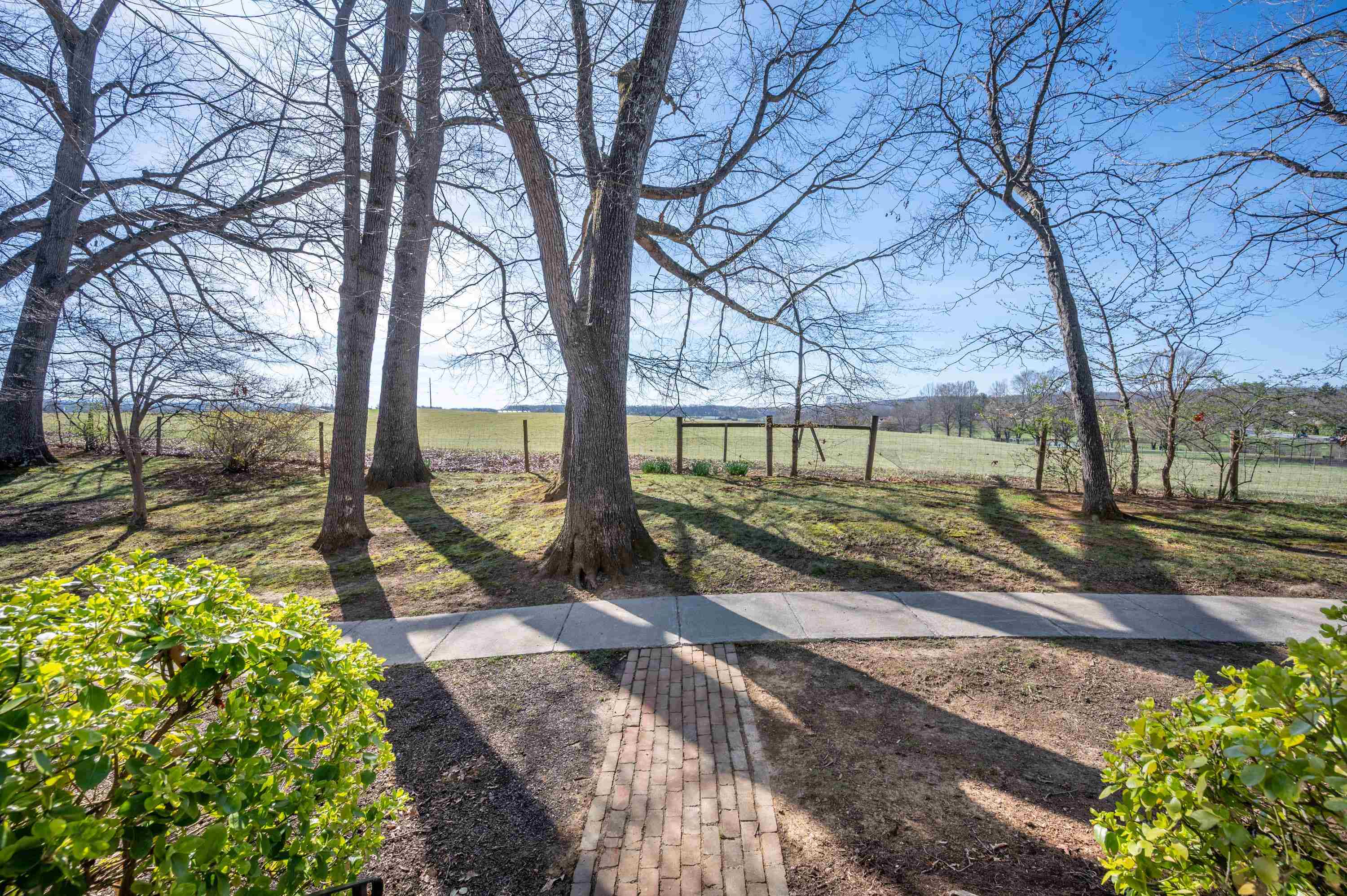 103 Yorkshire Ct Court