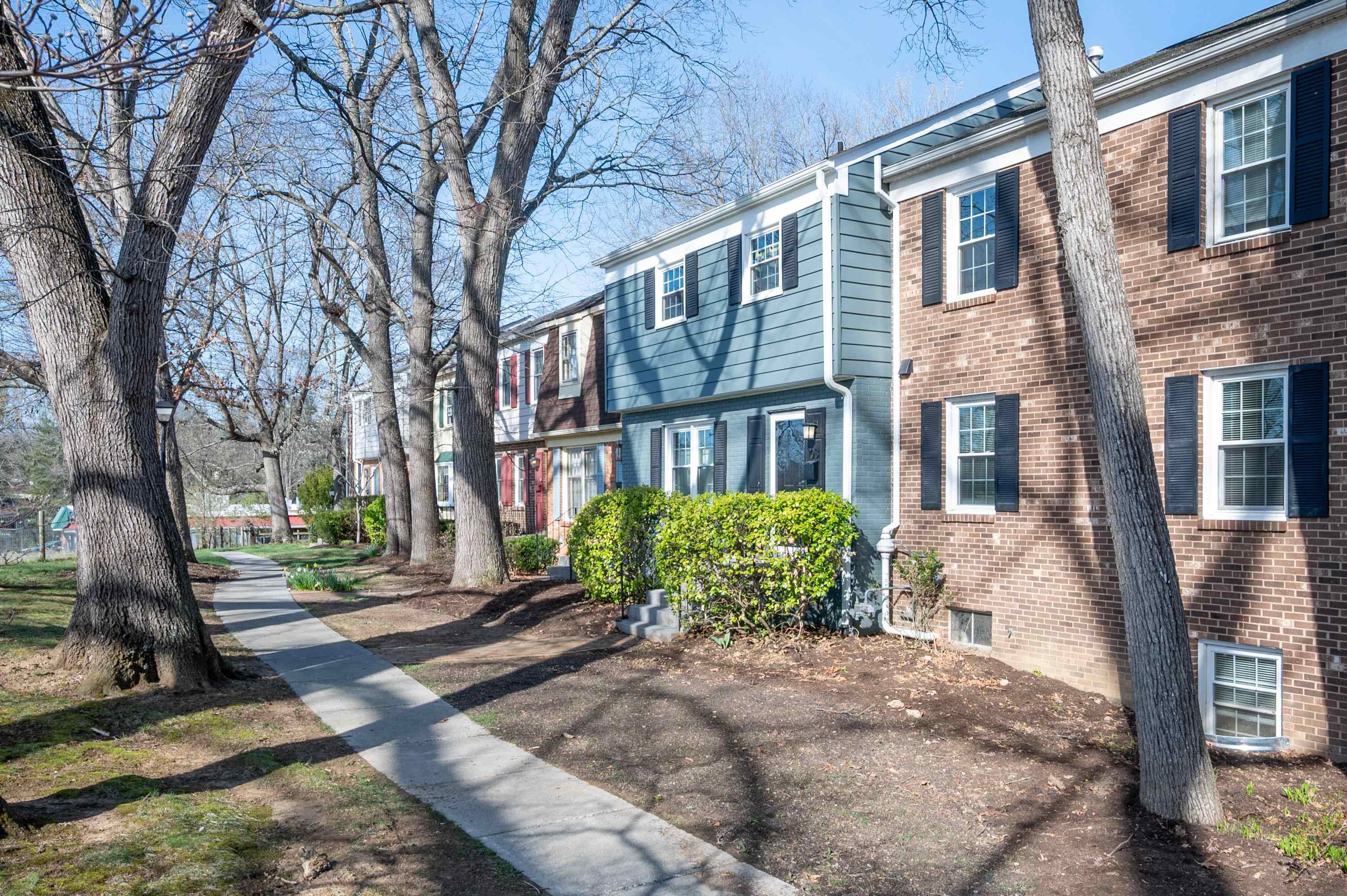 103 Yorkshire Ct Court