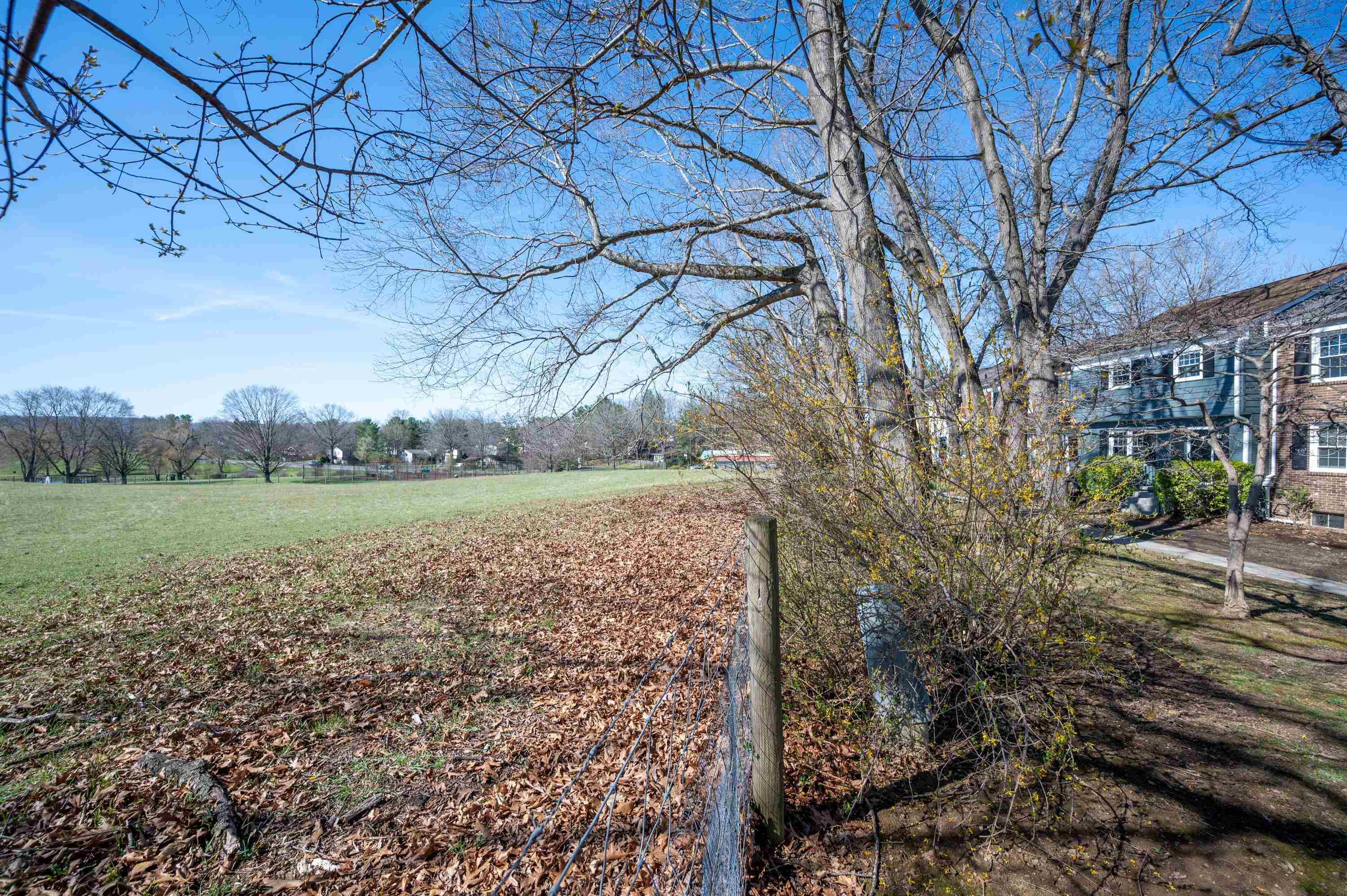 103 Yorkshire Ct Court