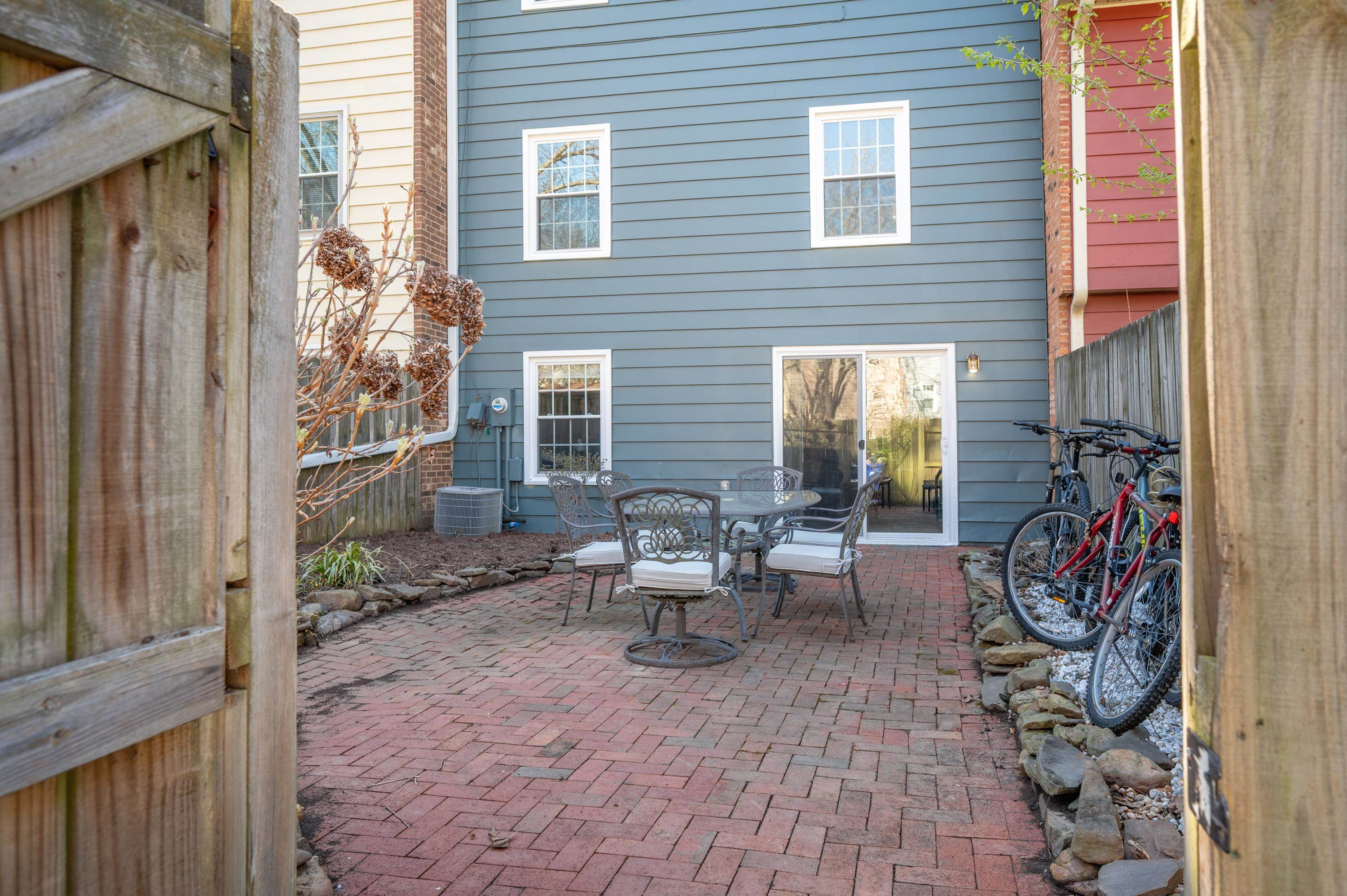 103 Yorkshire Ct Court