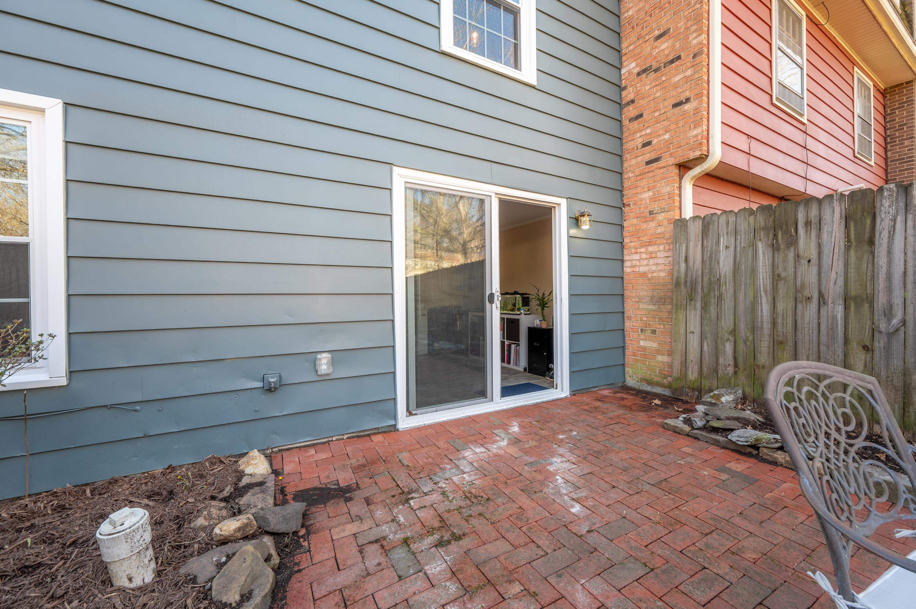 103 Yorkshire Ct Court