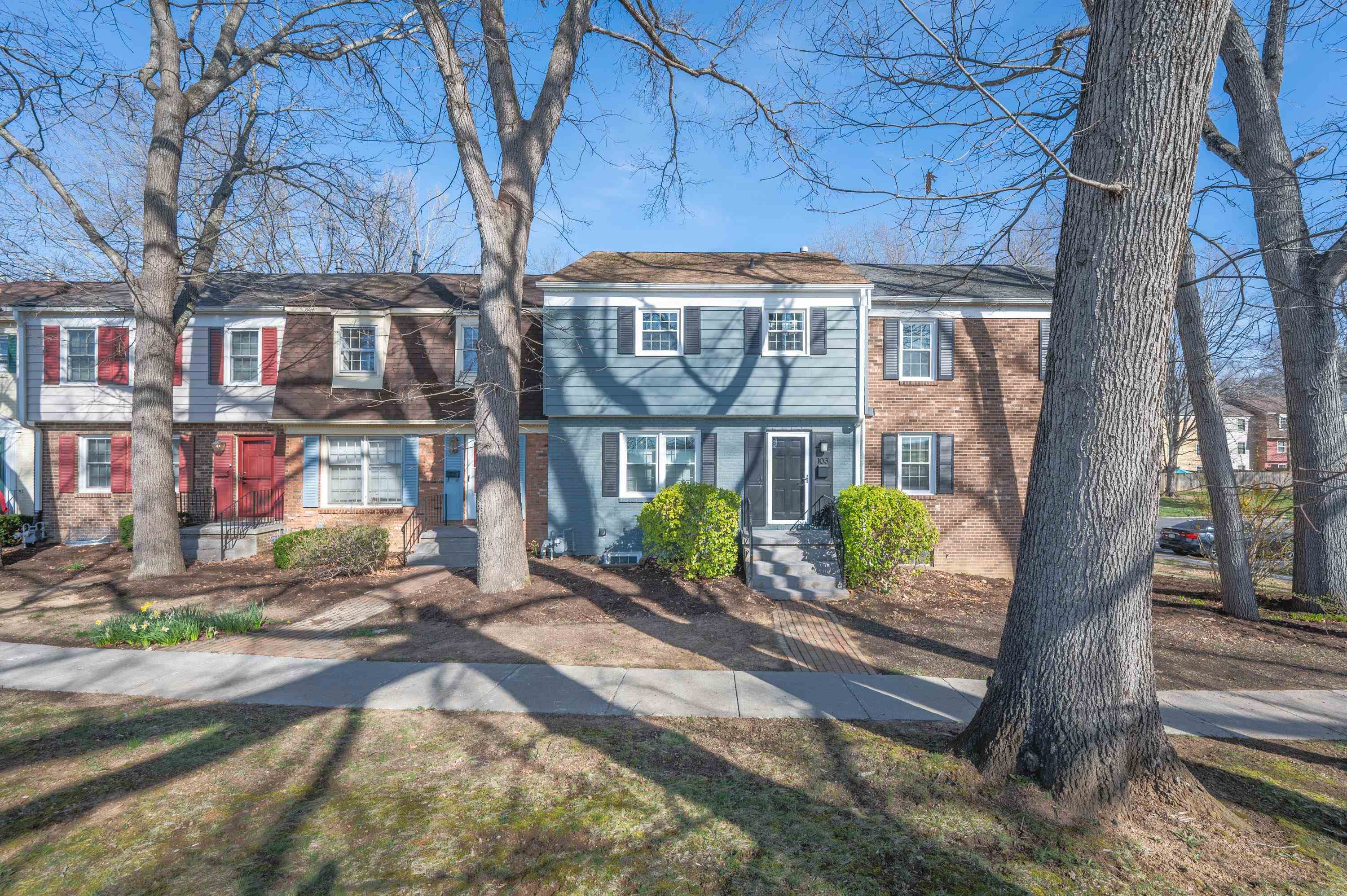 103 Yorkshire Ct Court