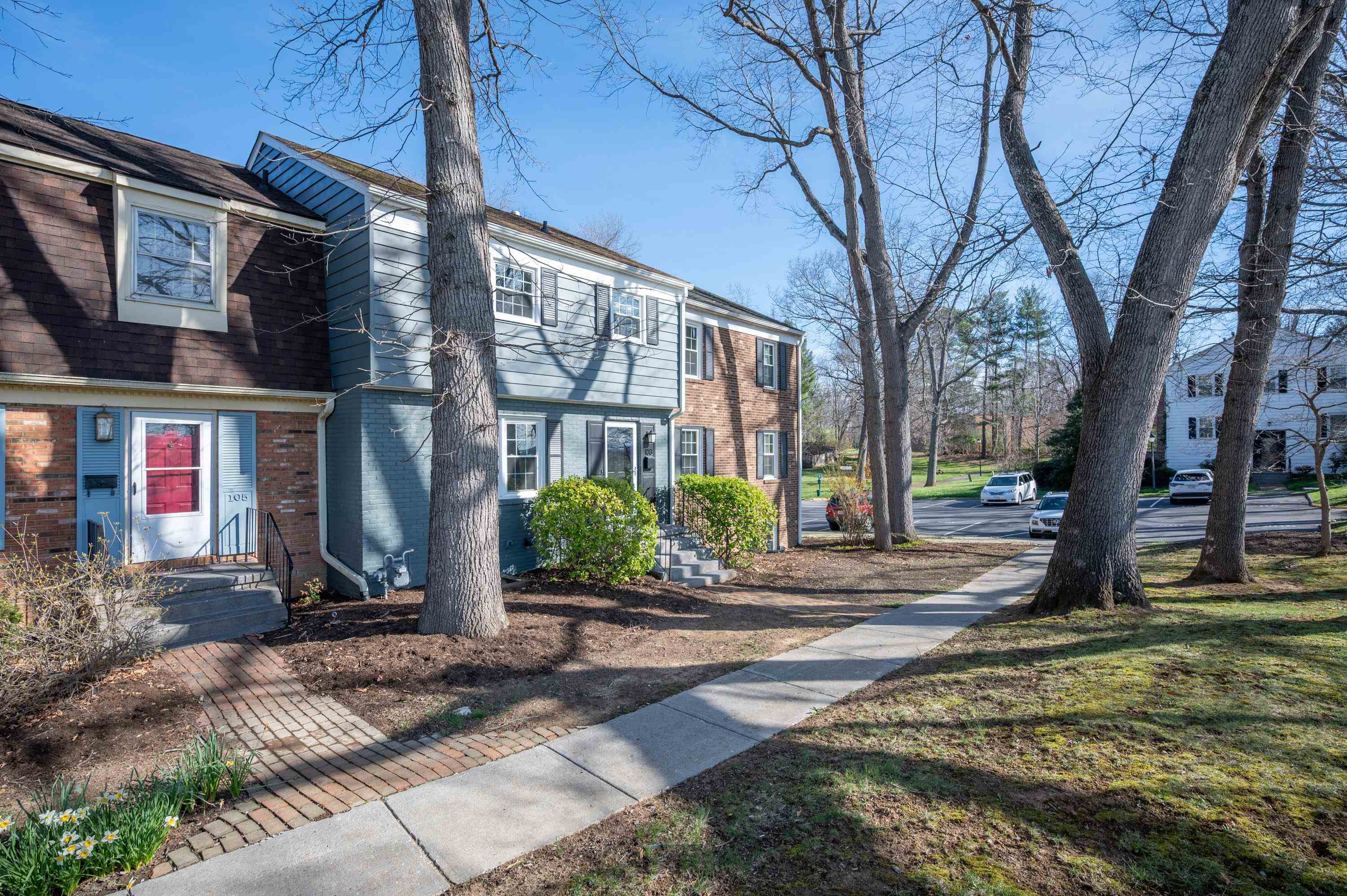 103 Yorkshire Ct Court