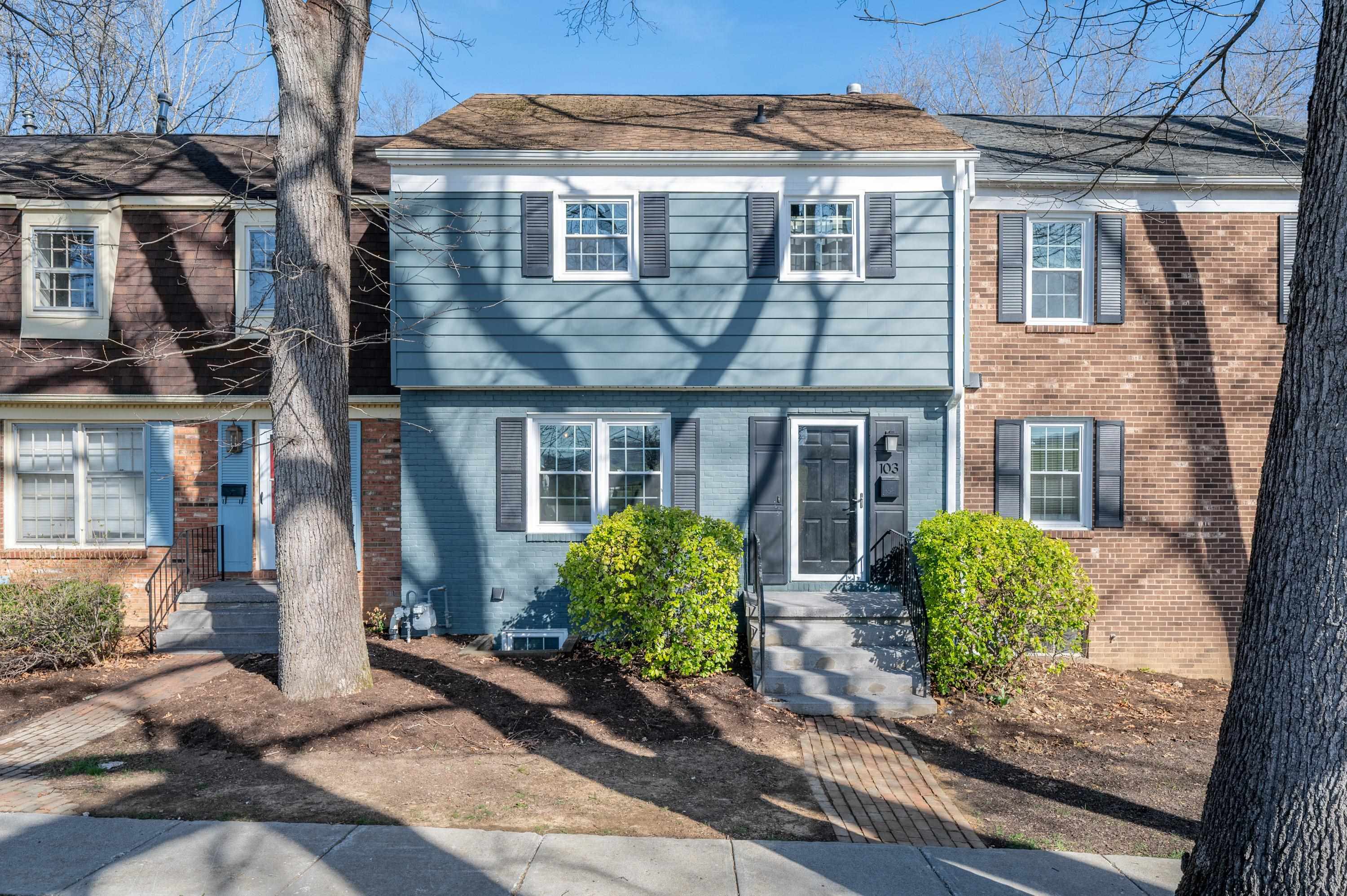 103 Yorkshire Ct Court