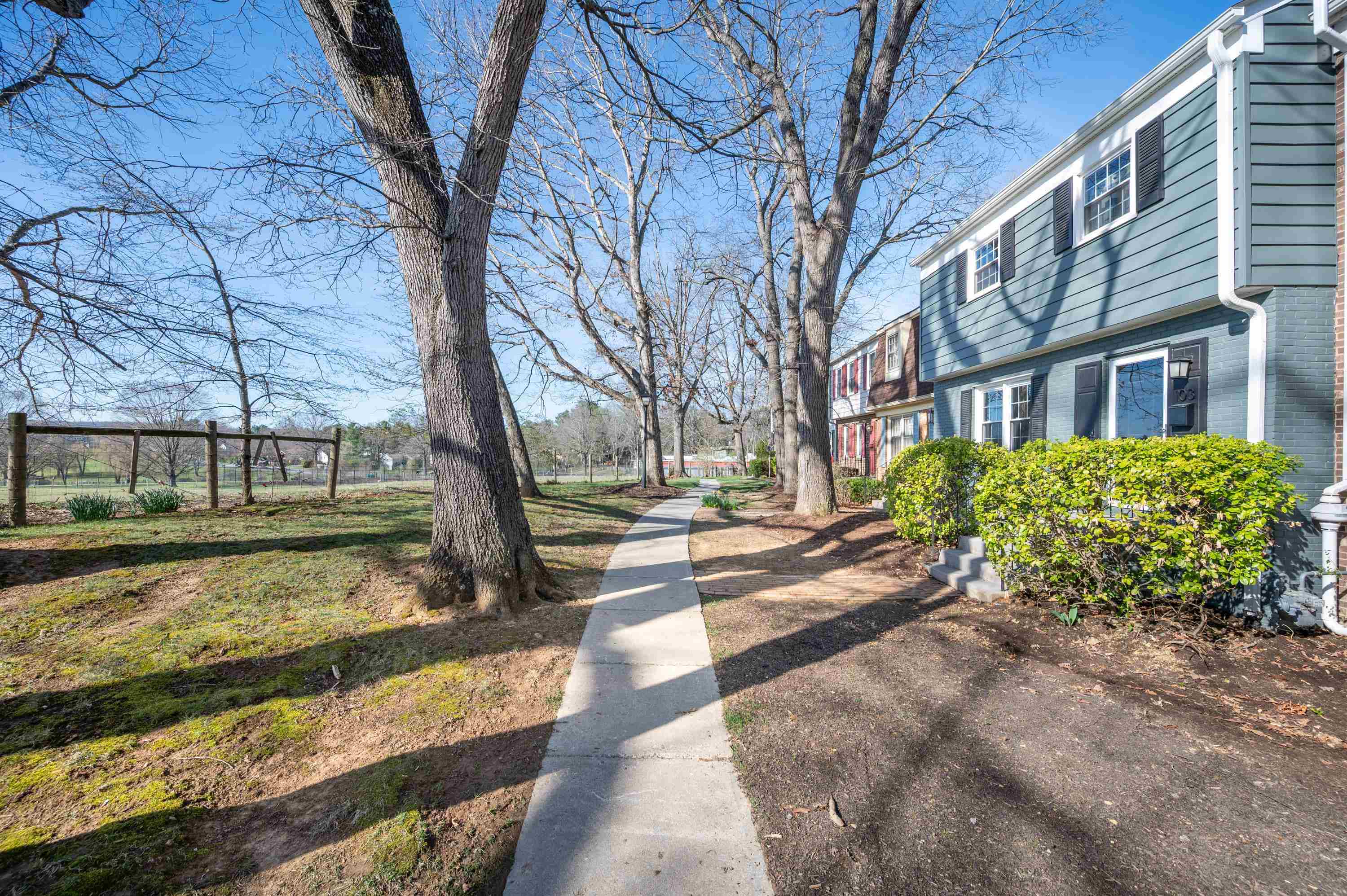 103 Yorkshire Ct Court