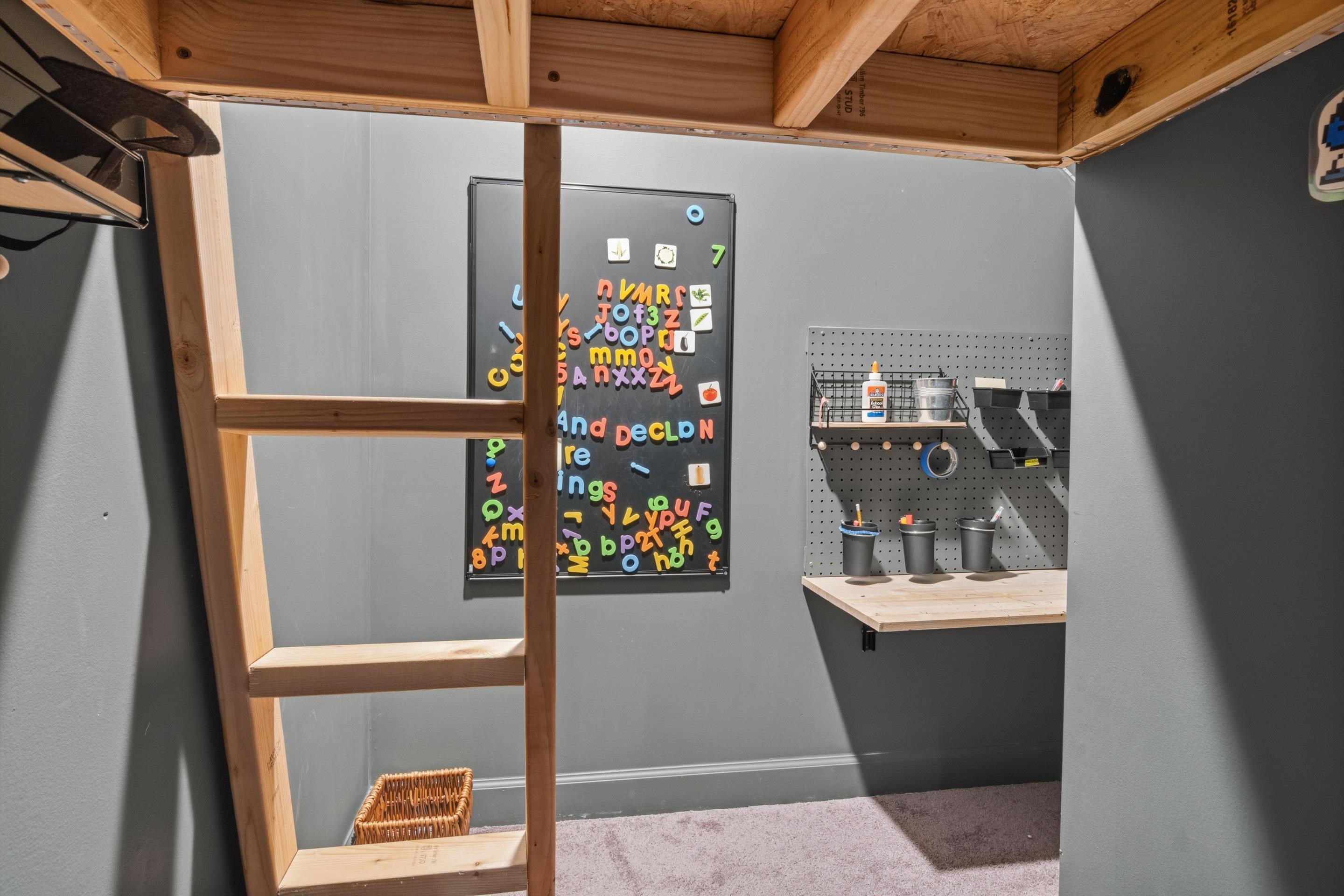 845 JEFFERSON Circle