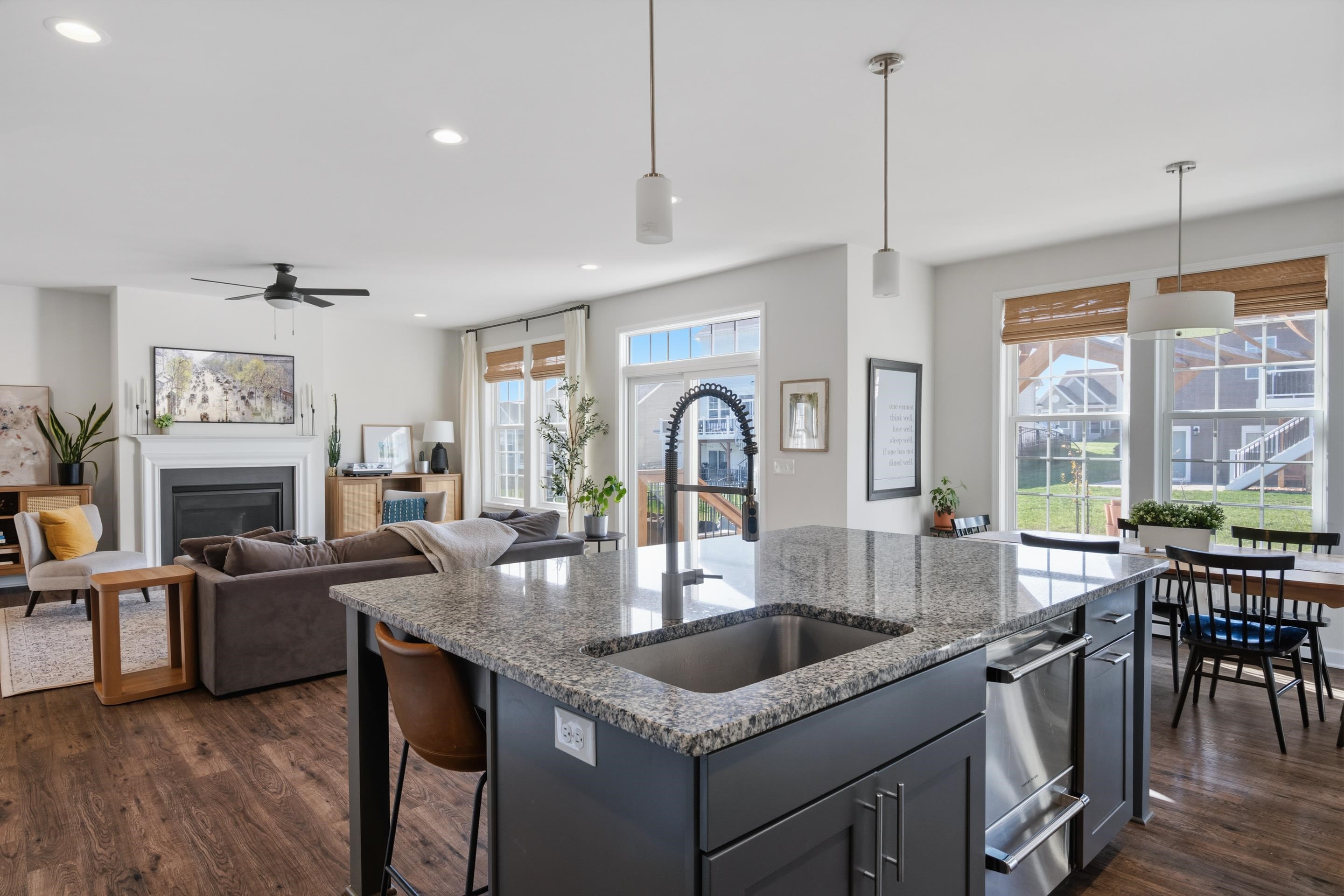 845 JEFFERSON Circle